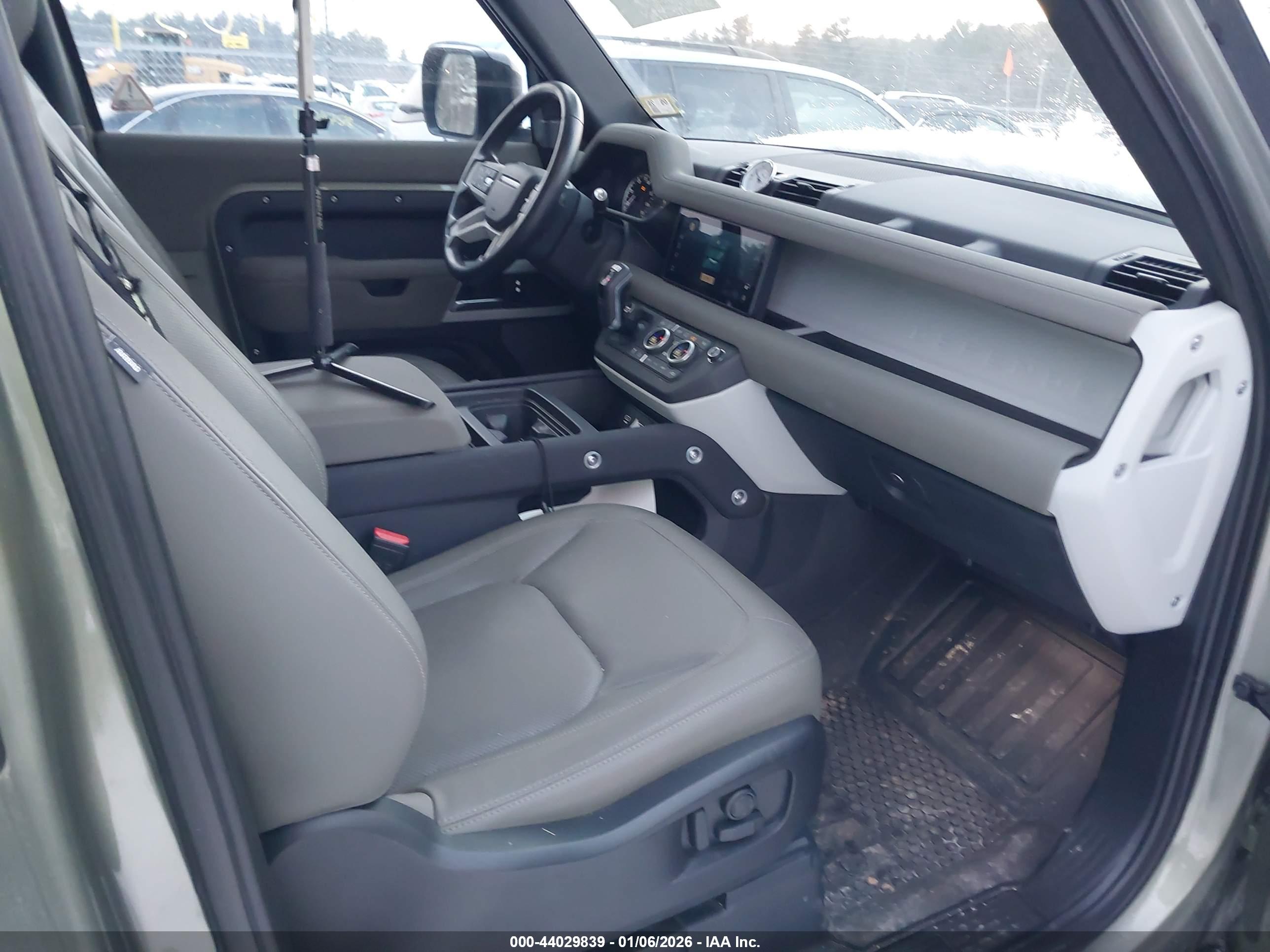 LAND ROVER image 5