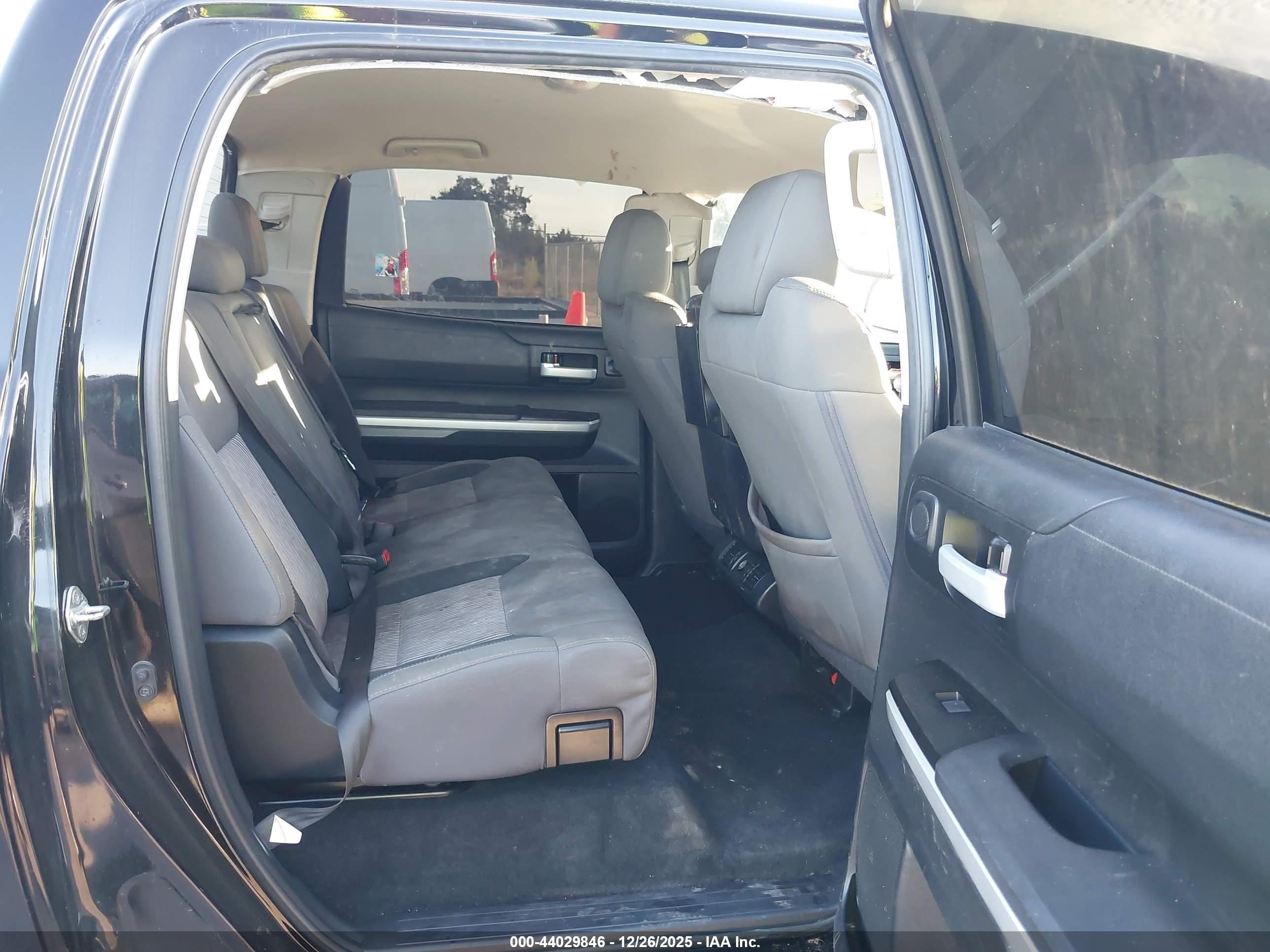 TOYOTA TUNDRA image 8