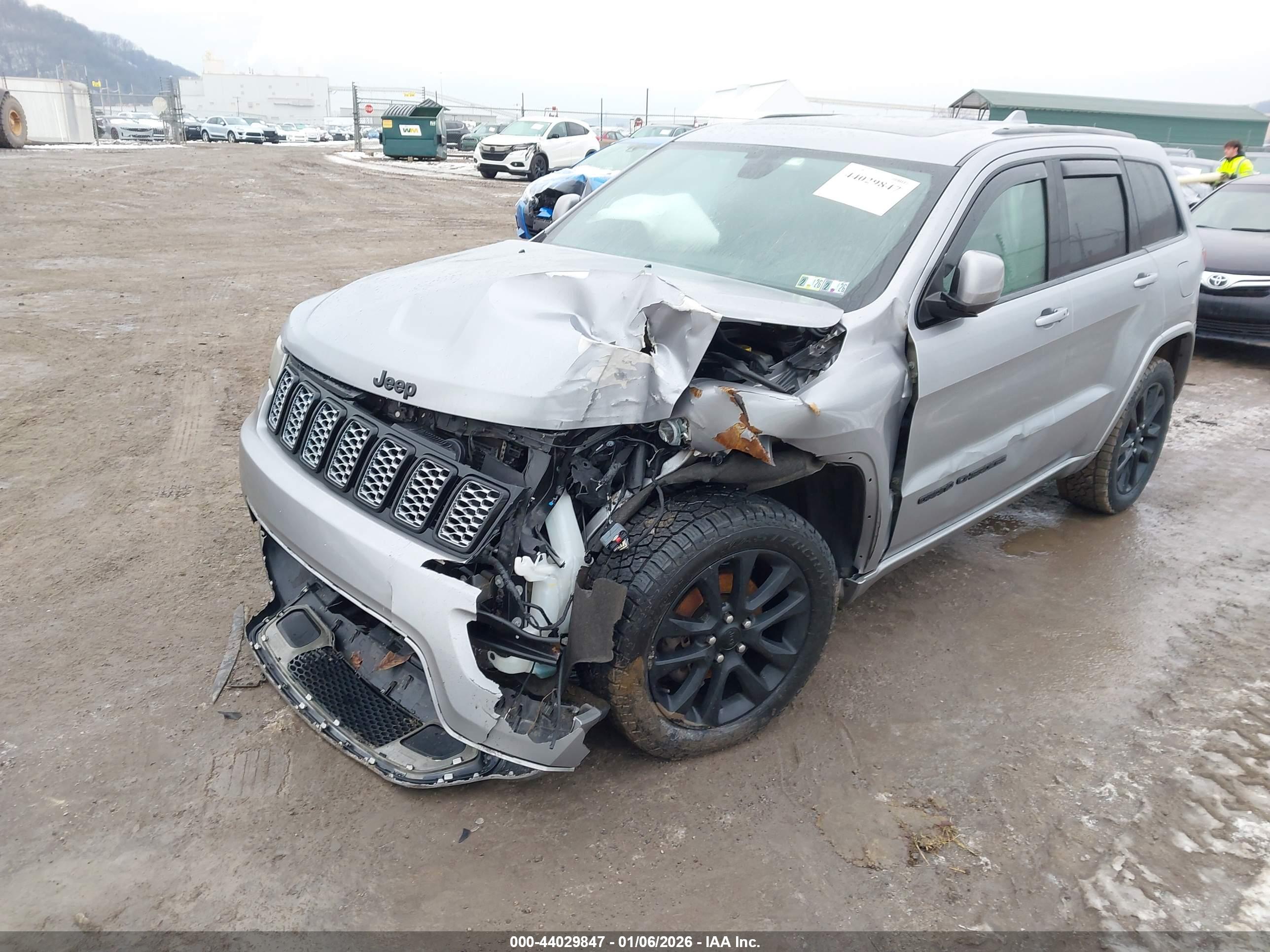 JEEP GRAND image 2