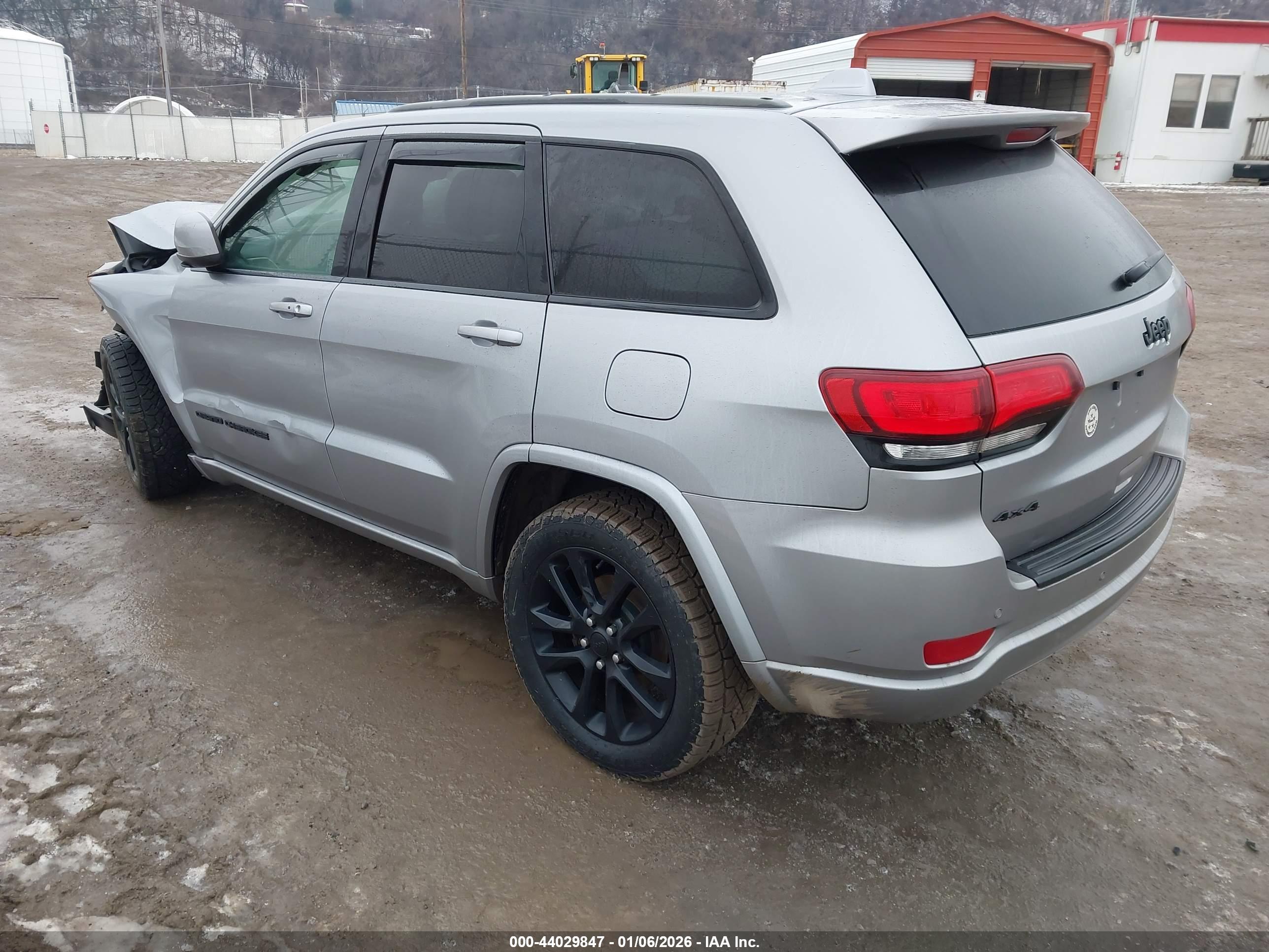 JEEP GRAND image 3