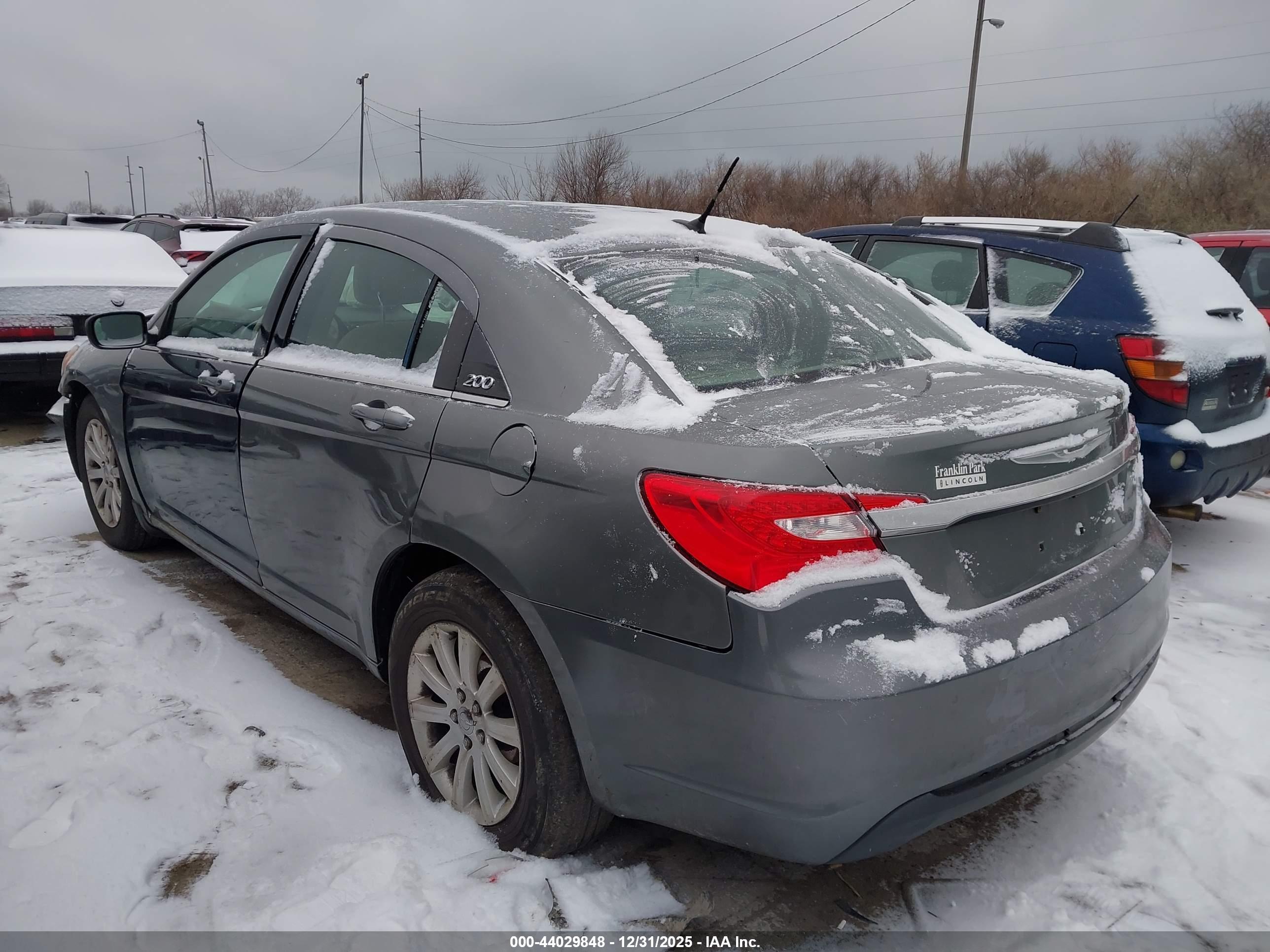 CHRYSLER 200 image 3
