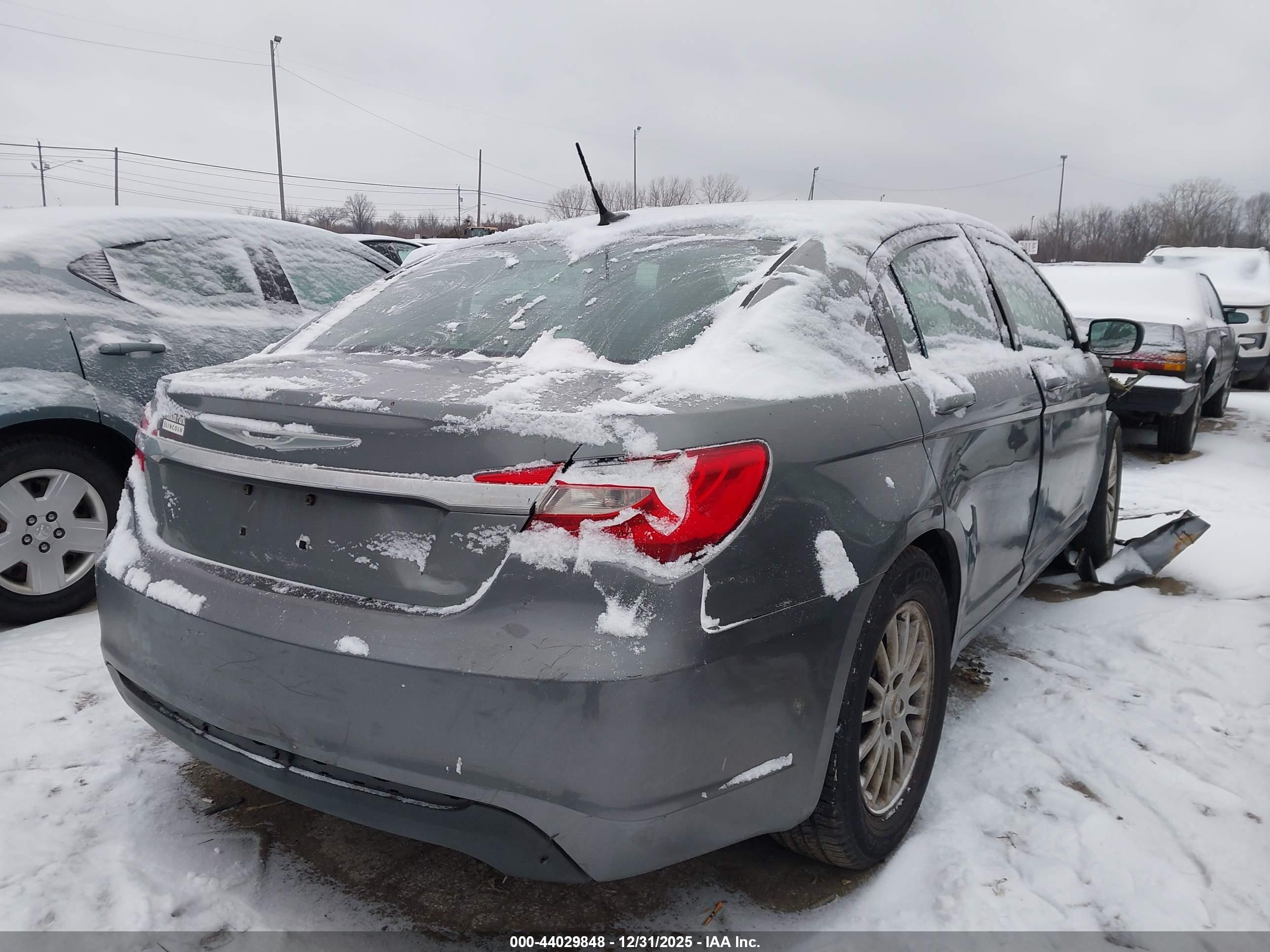 CHRYSLER 200 image 4