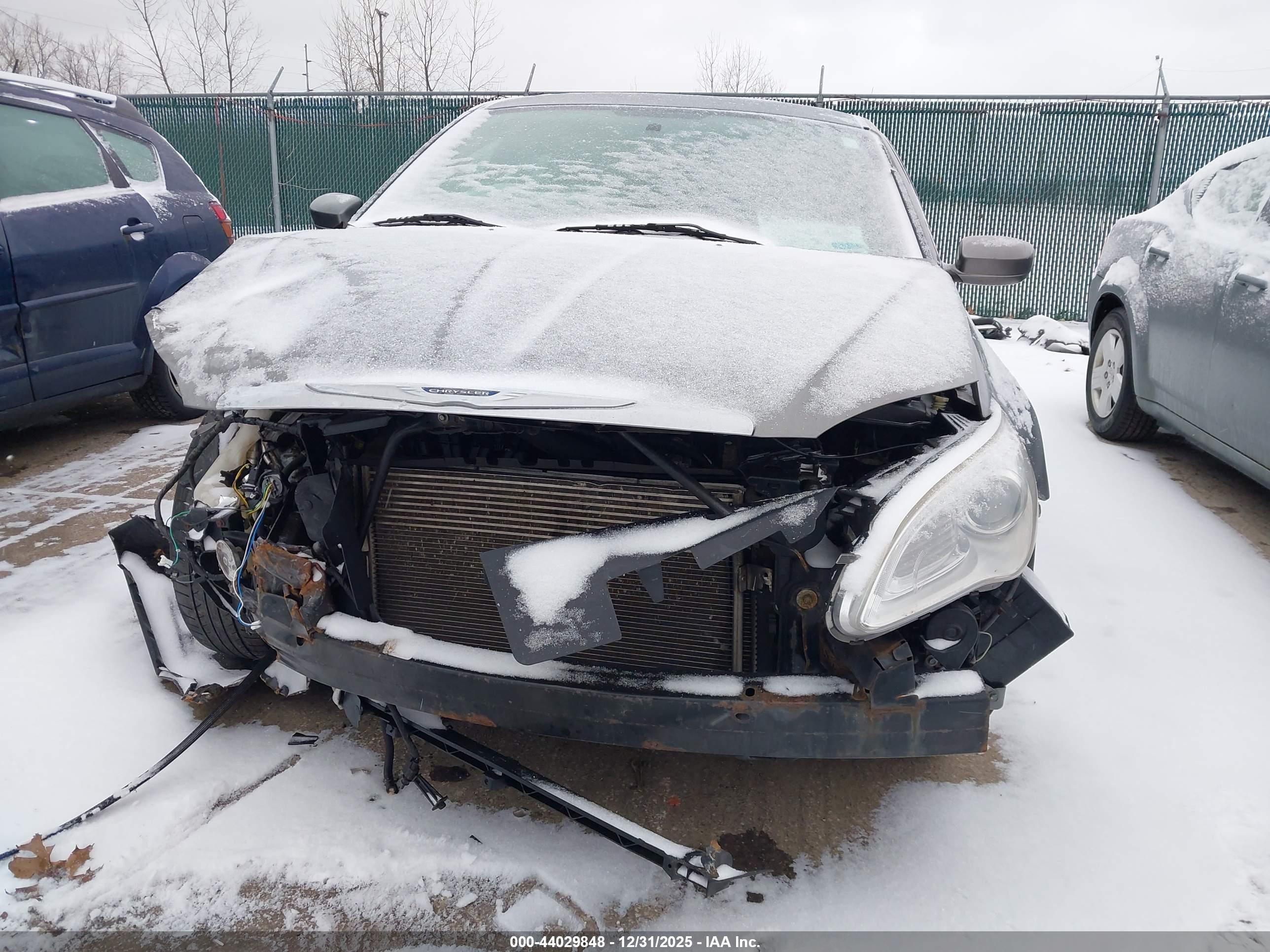 CHRYSLER 200 image 6