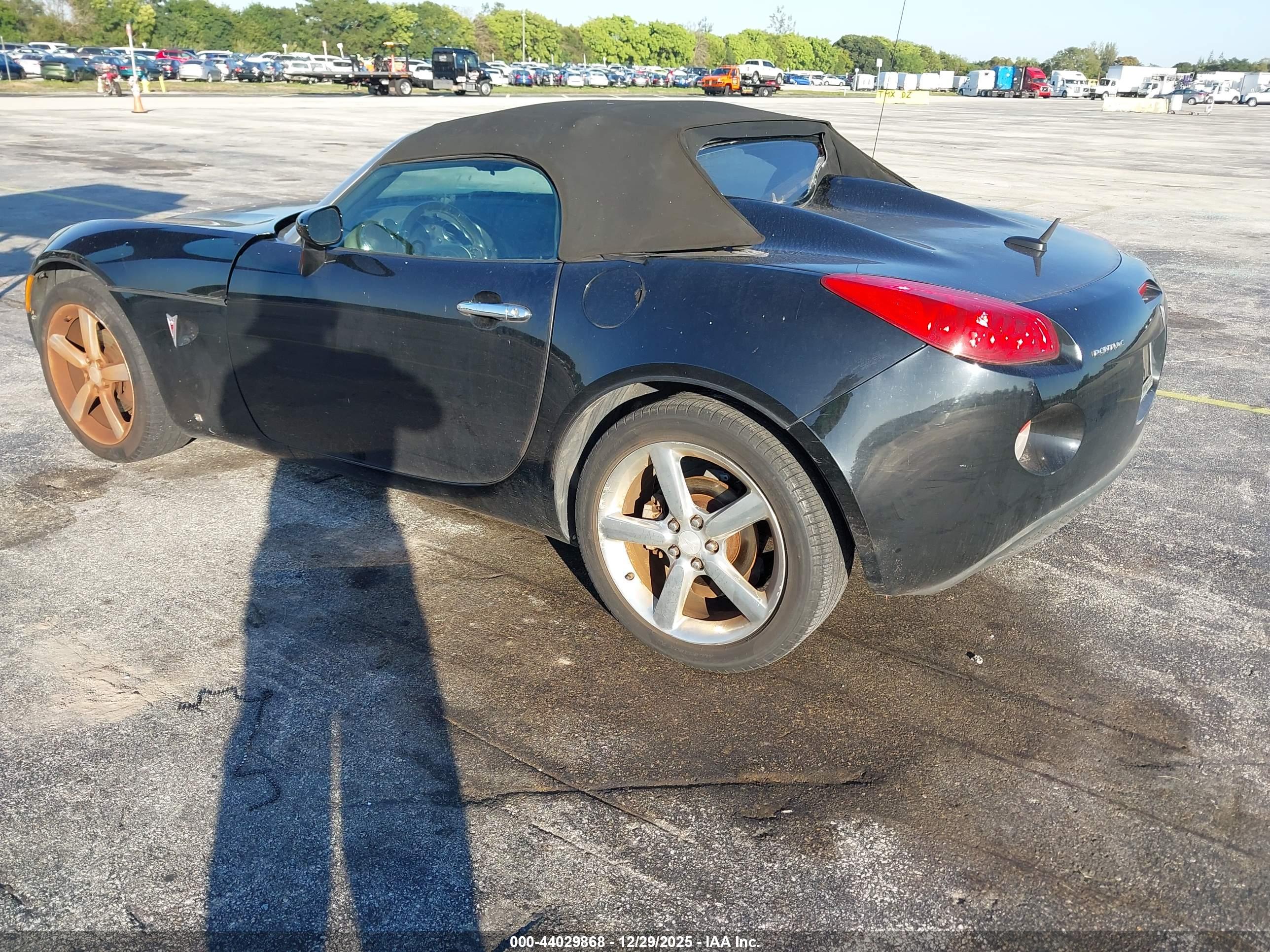 PONTIAC SOLSTICE image 3