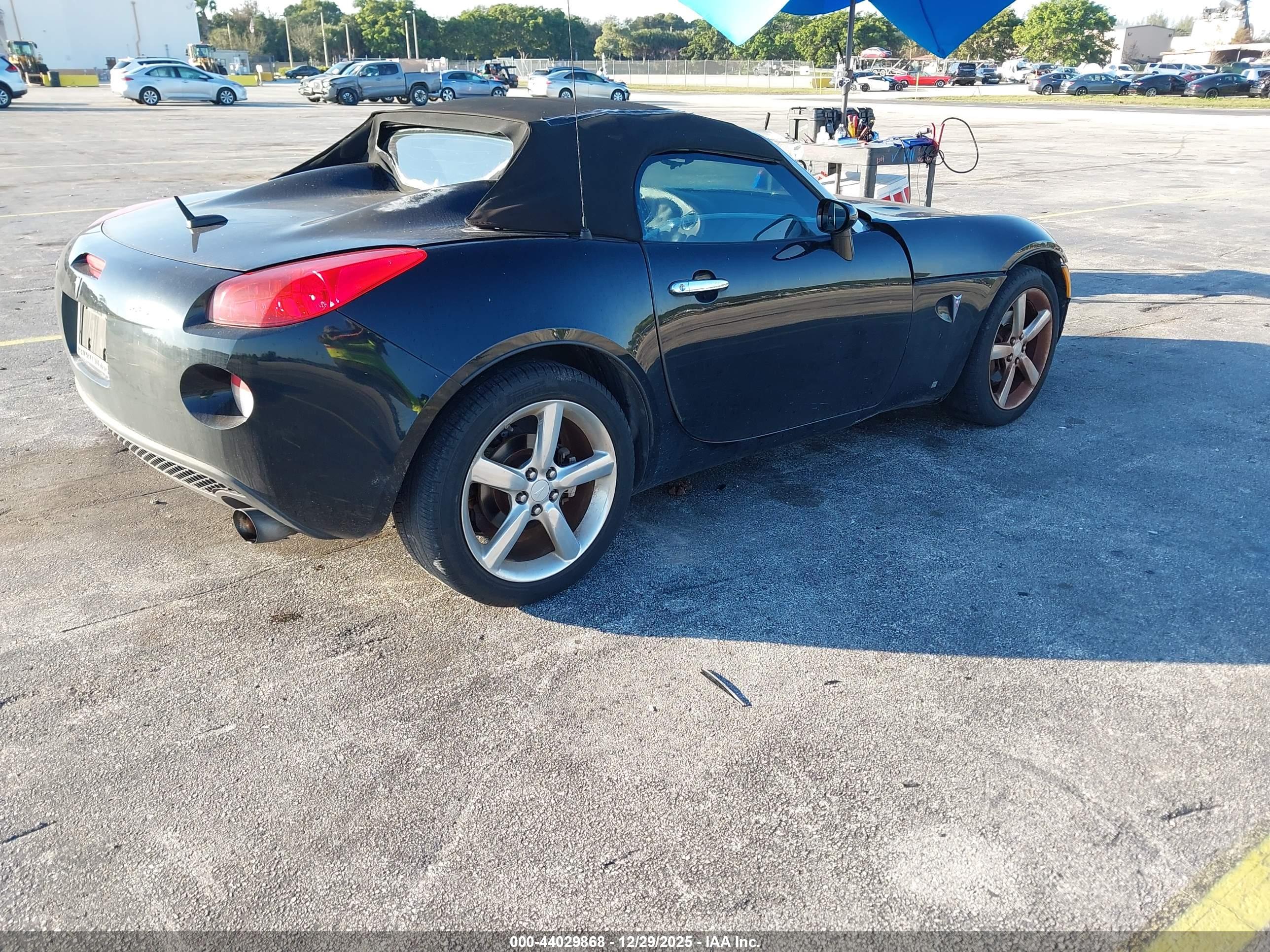PONTIAC SOLSTICE image 4