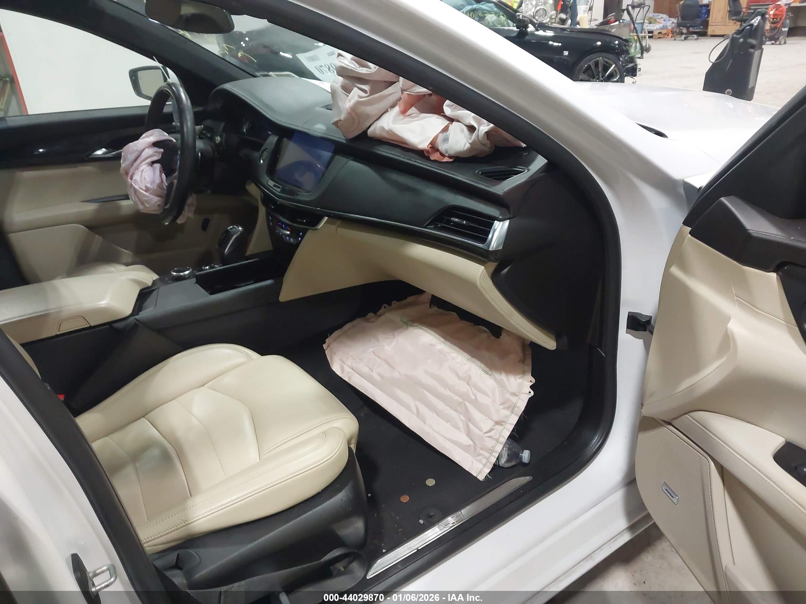 CADILLAC CT6 image 5
