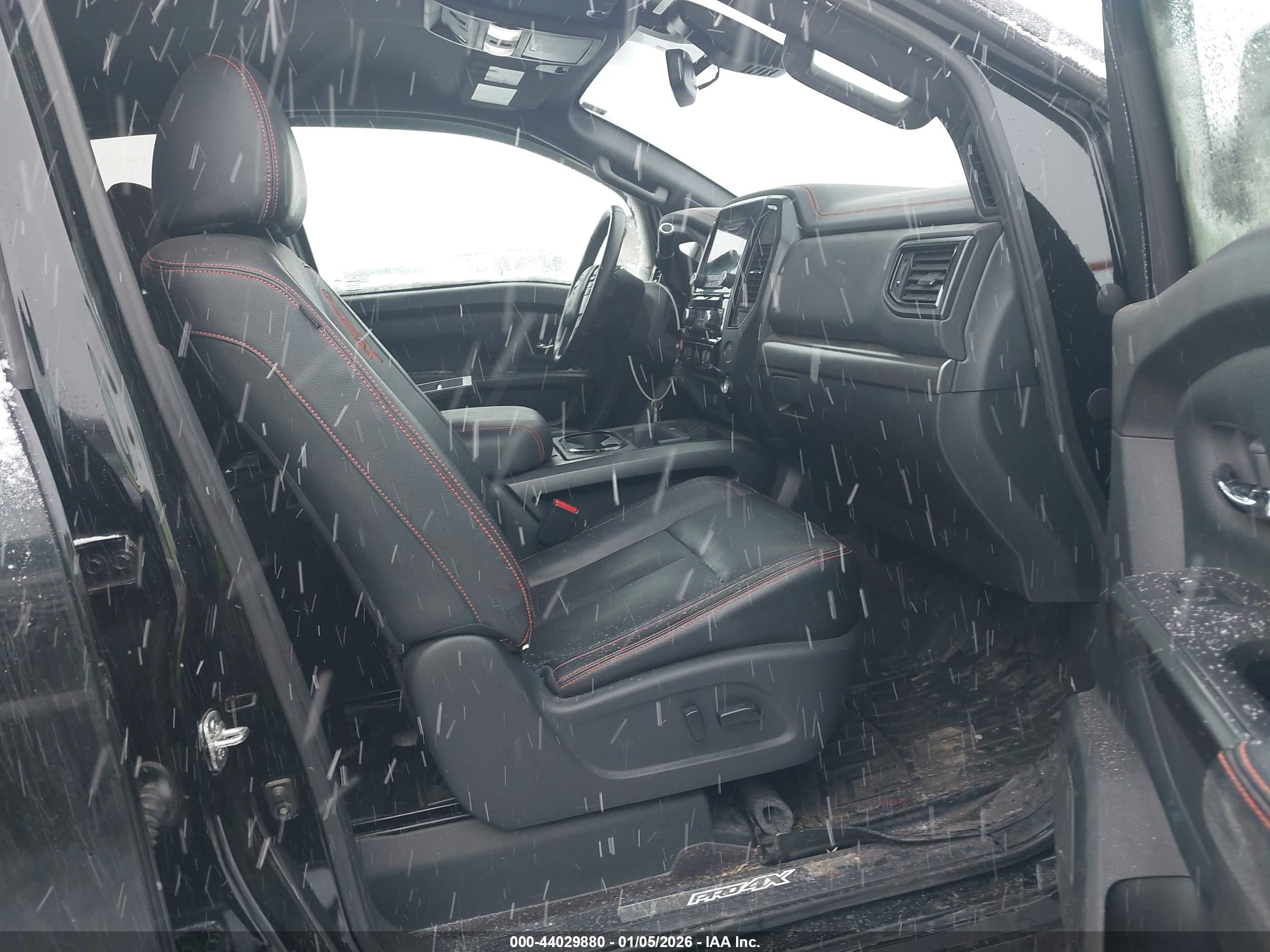 NISSAN TITAN image 5