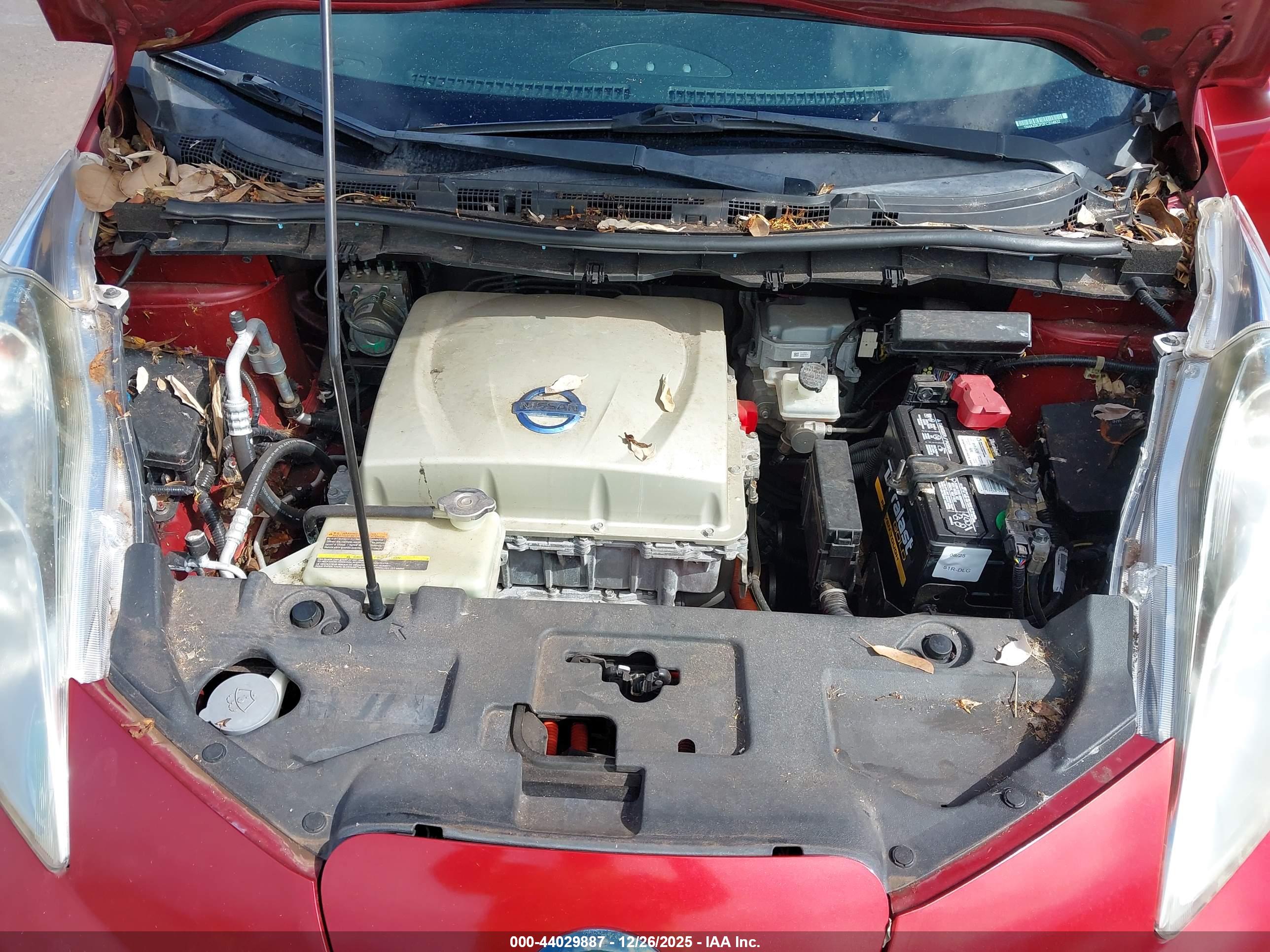 NISSAN LEAF image 10