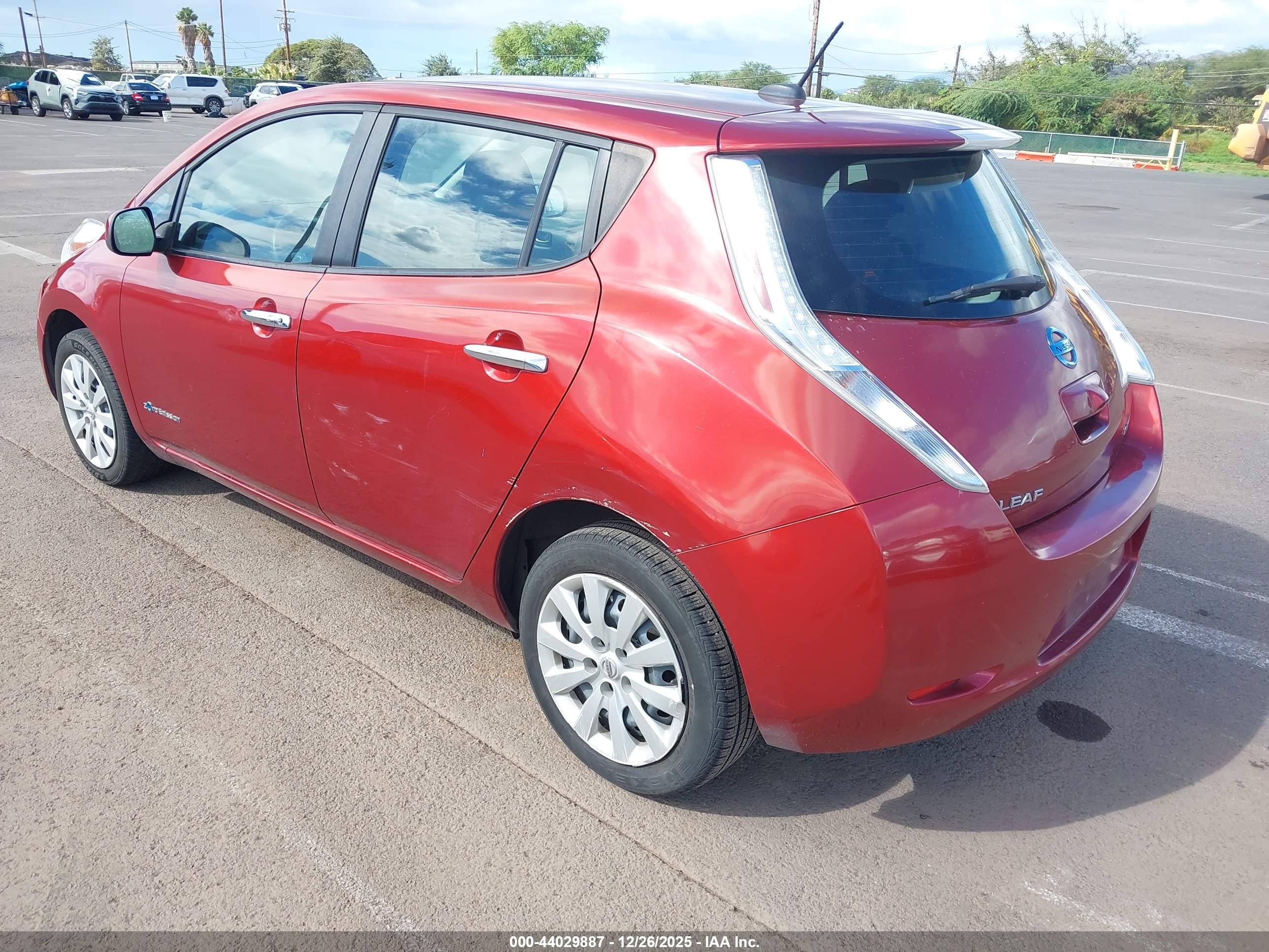 NISSAN LEAF image 3