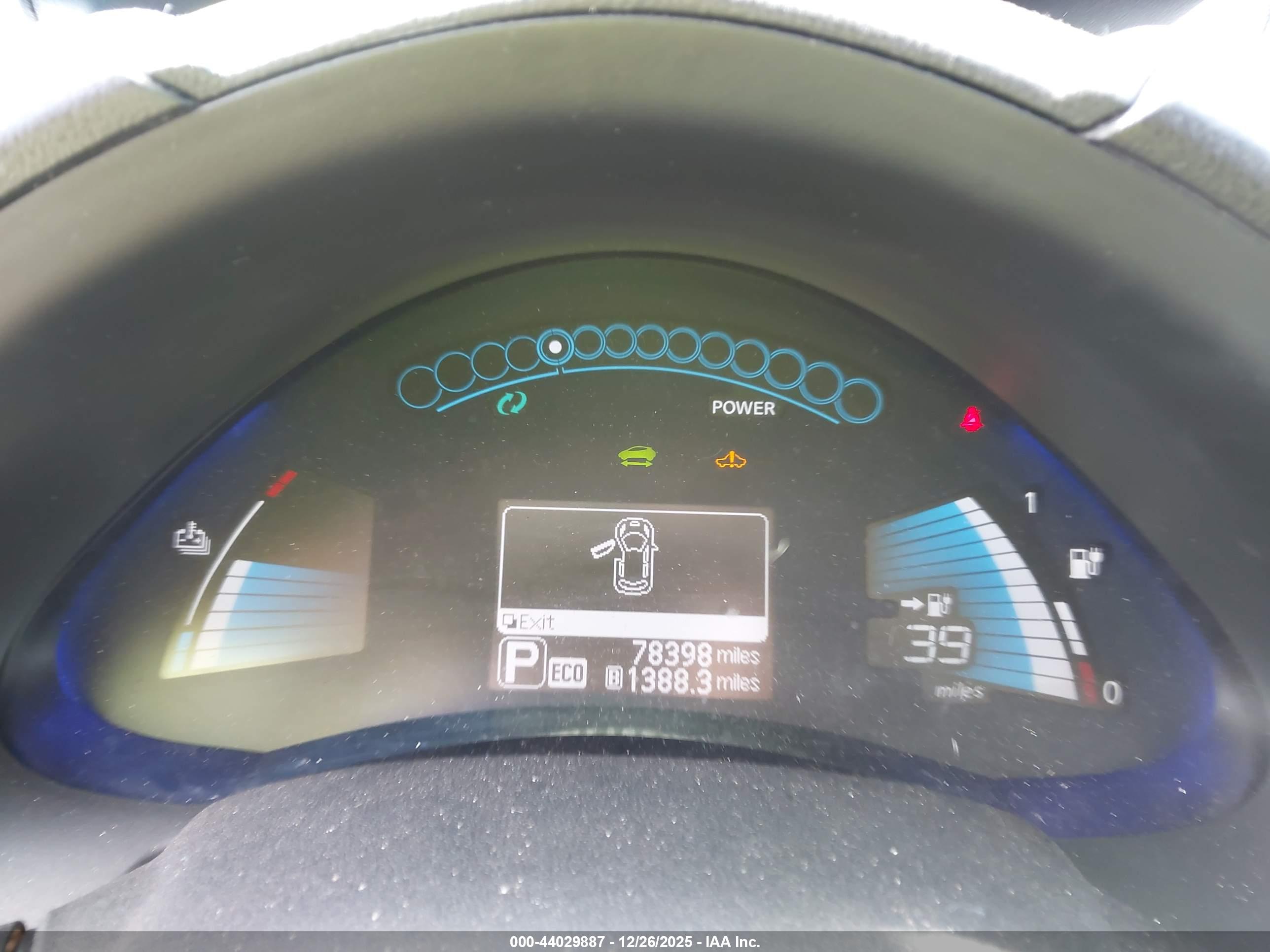 NISSAN LEAF image 7