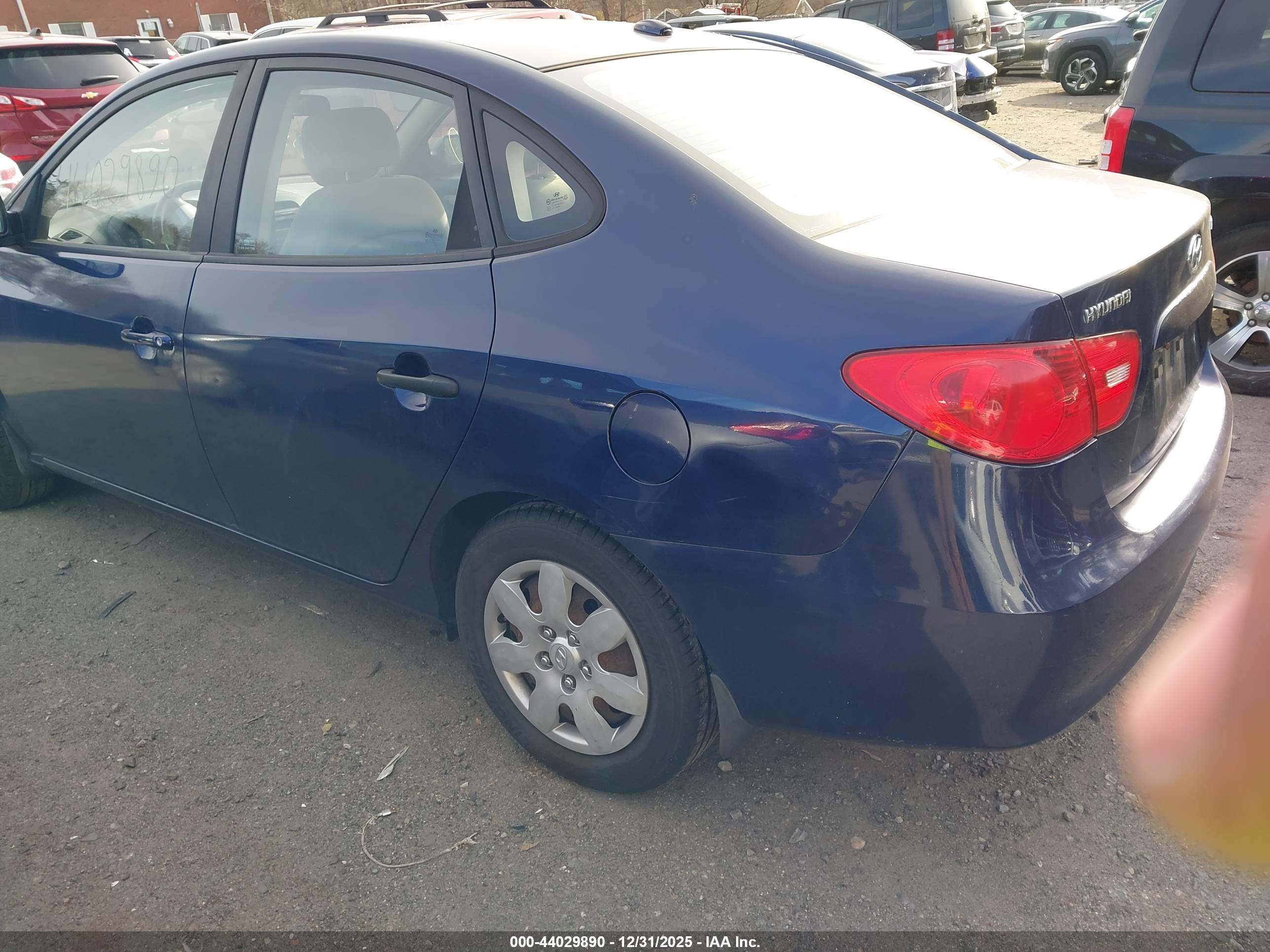 HYUNDAI ELANTRA image 3