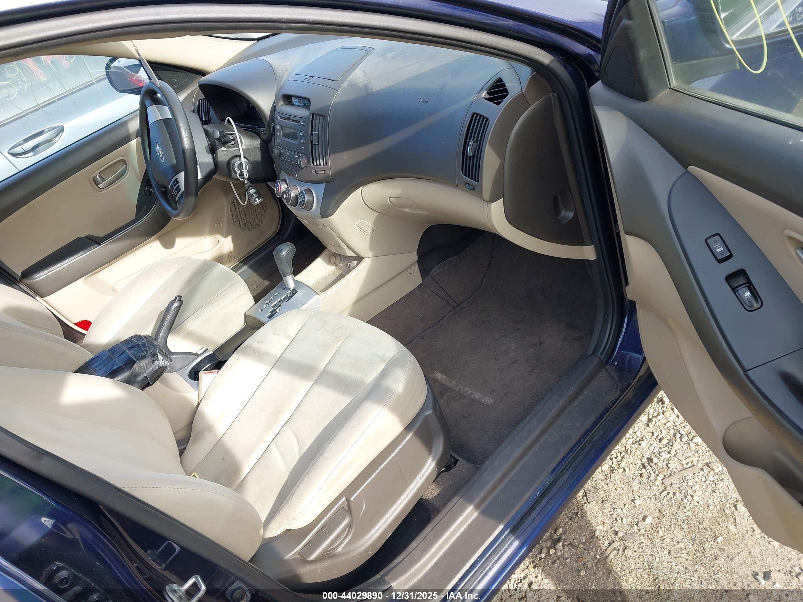 HYUNDAI ELANTRA image 5