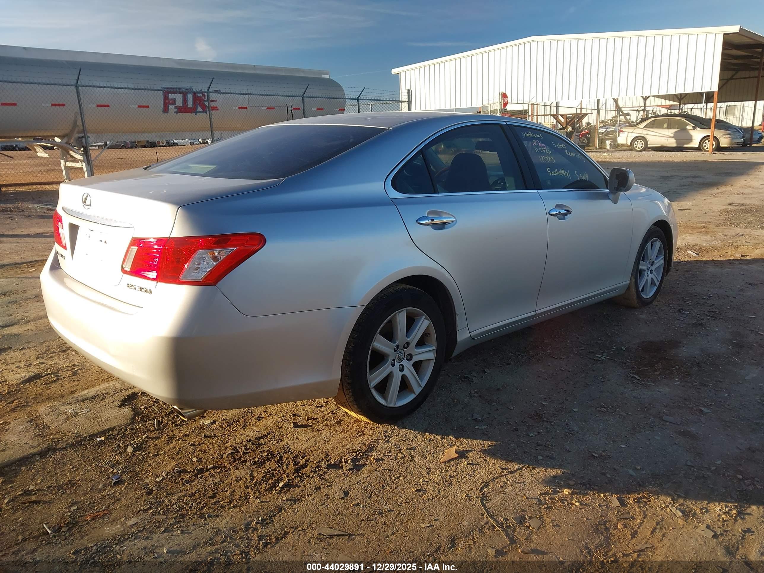 LEXUS ES image 4