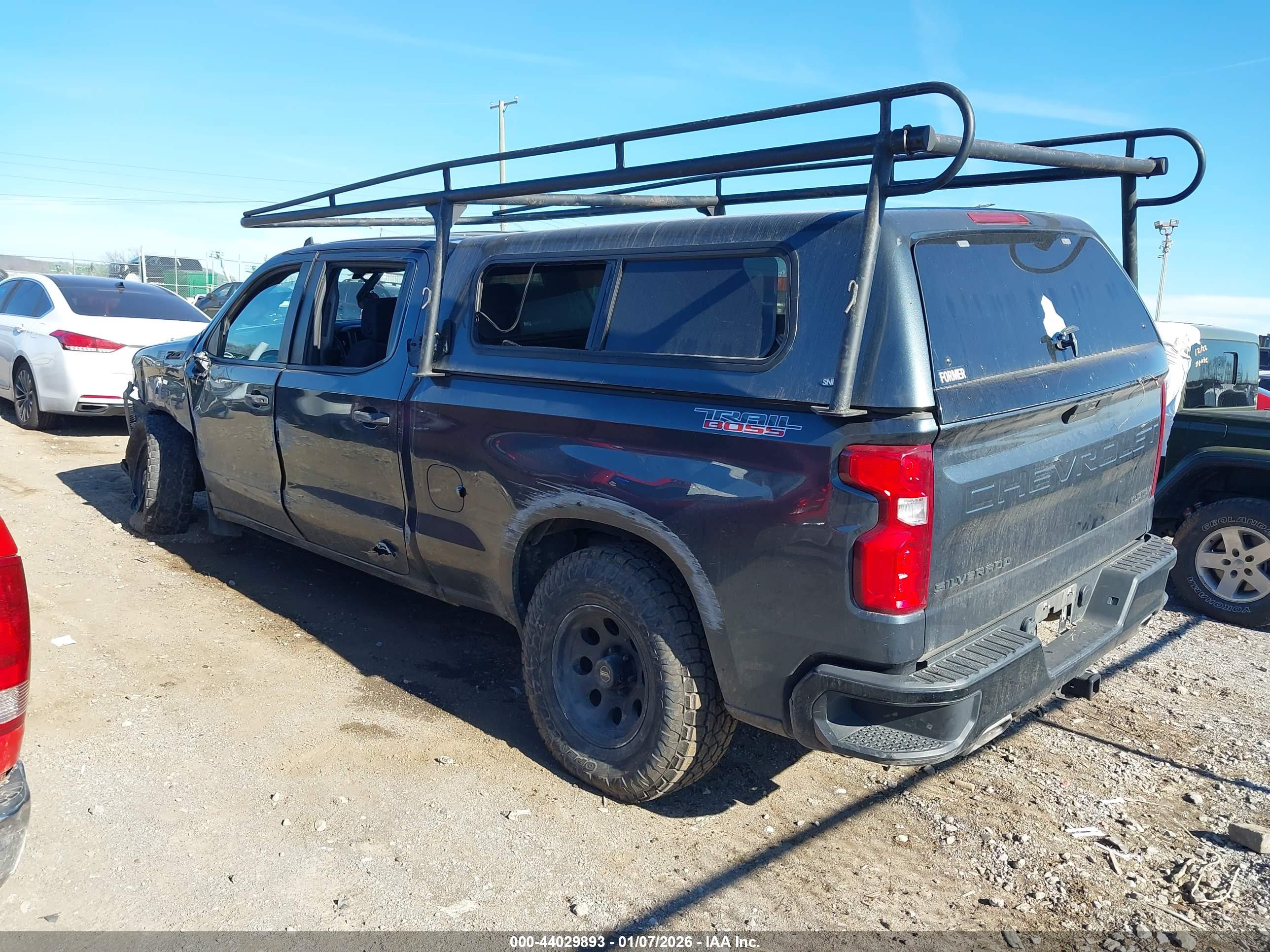 CHEVROLET SILVERADO image 3