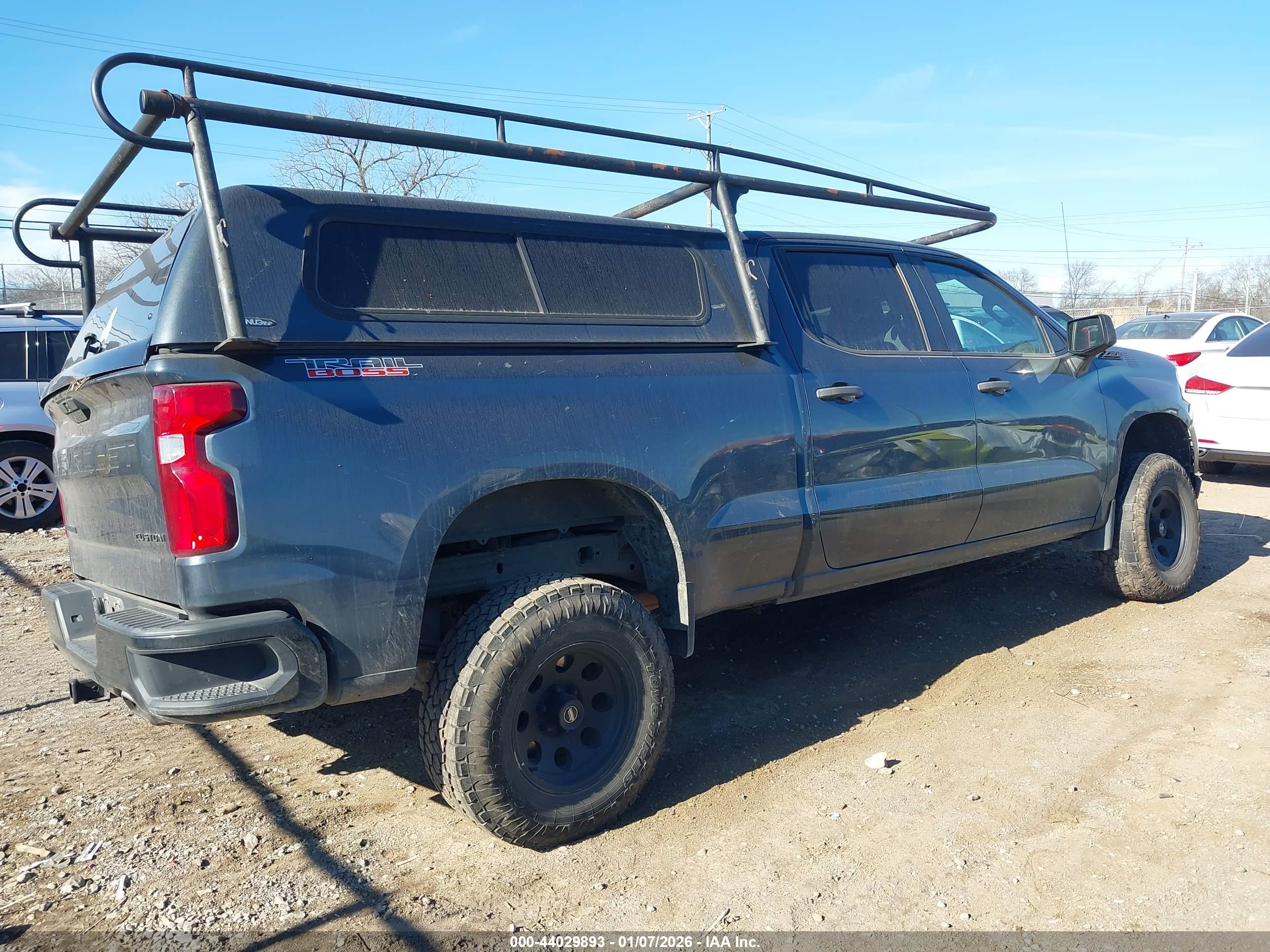 CHEVROLET SILVERADO image 4