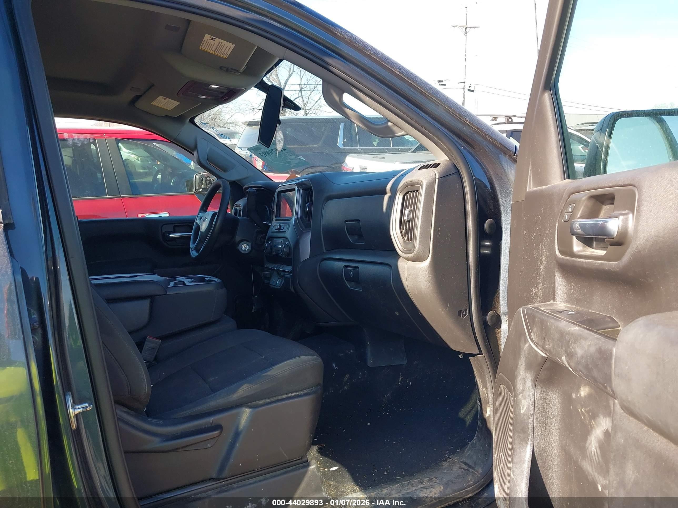 CHEVROLET SILVERADO image 5