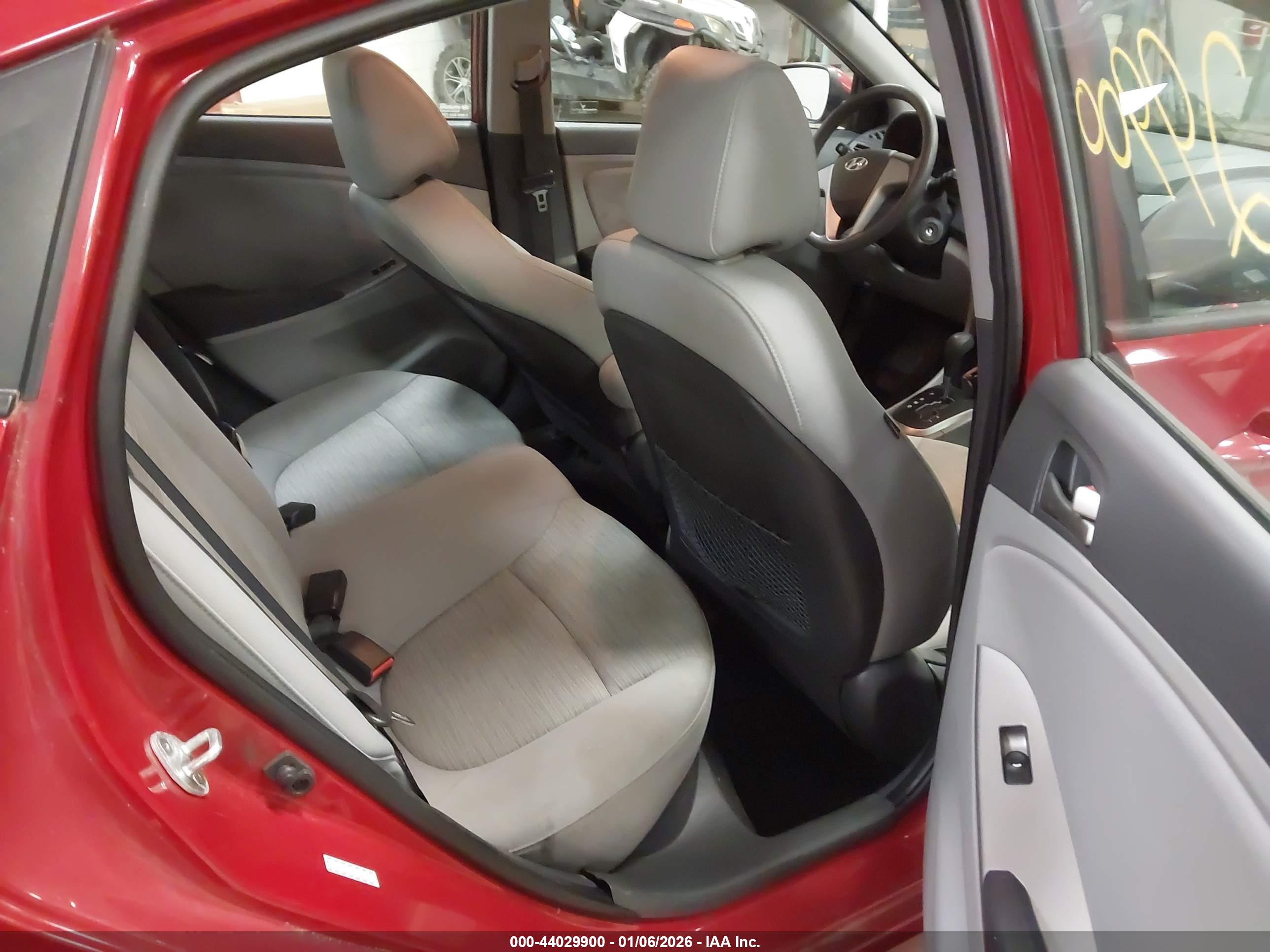 HYUNDAI ACCENT image 8