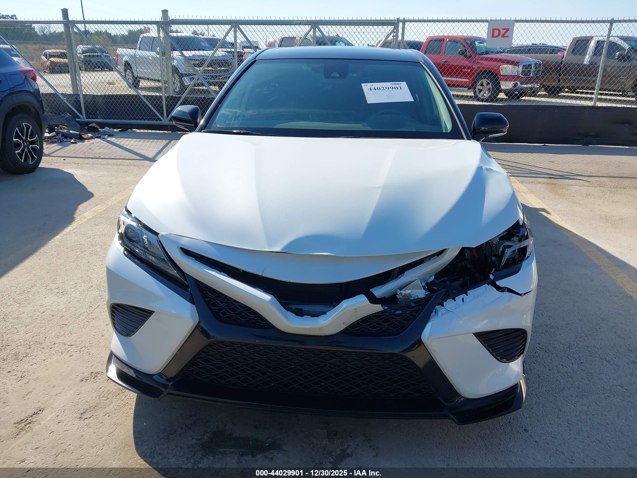 TOYOTA CAMRY image 6