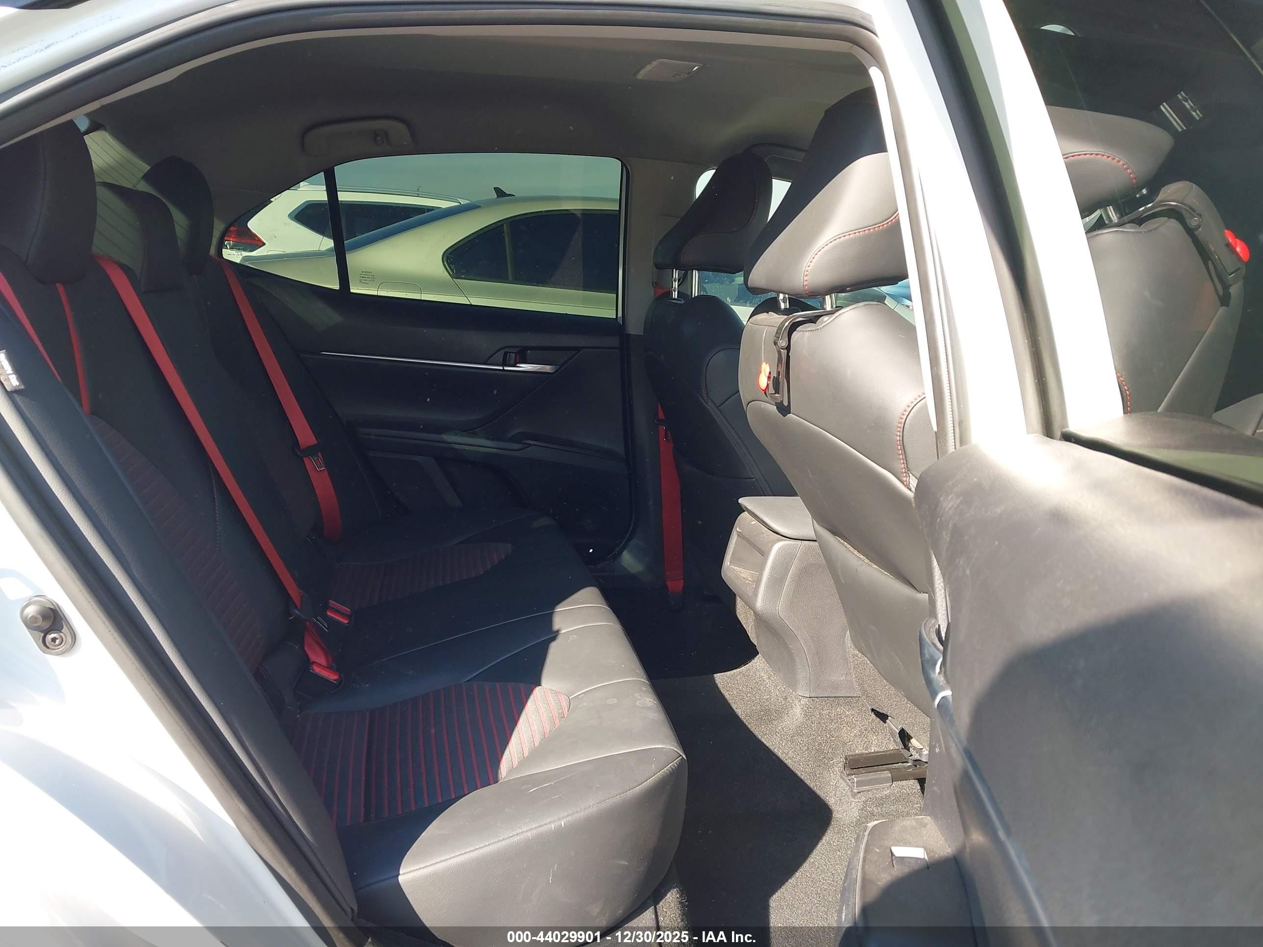 TOYOTA CAMRY image 8