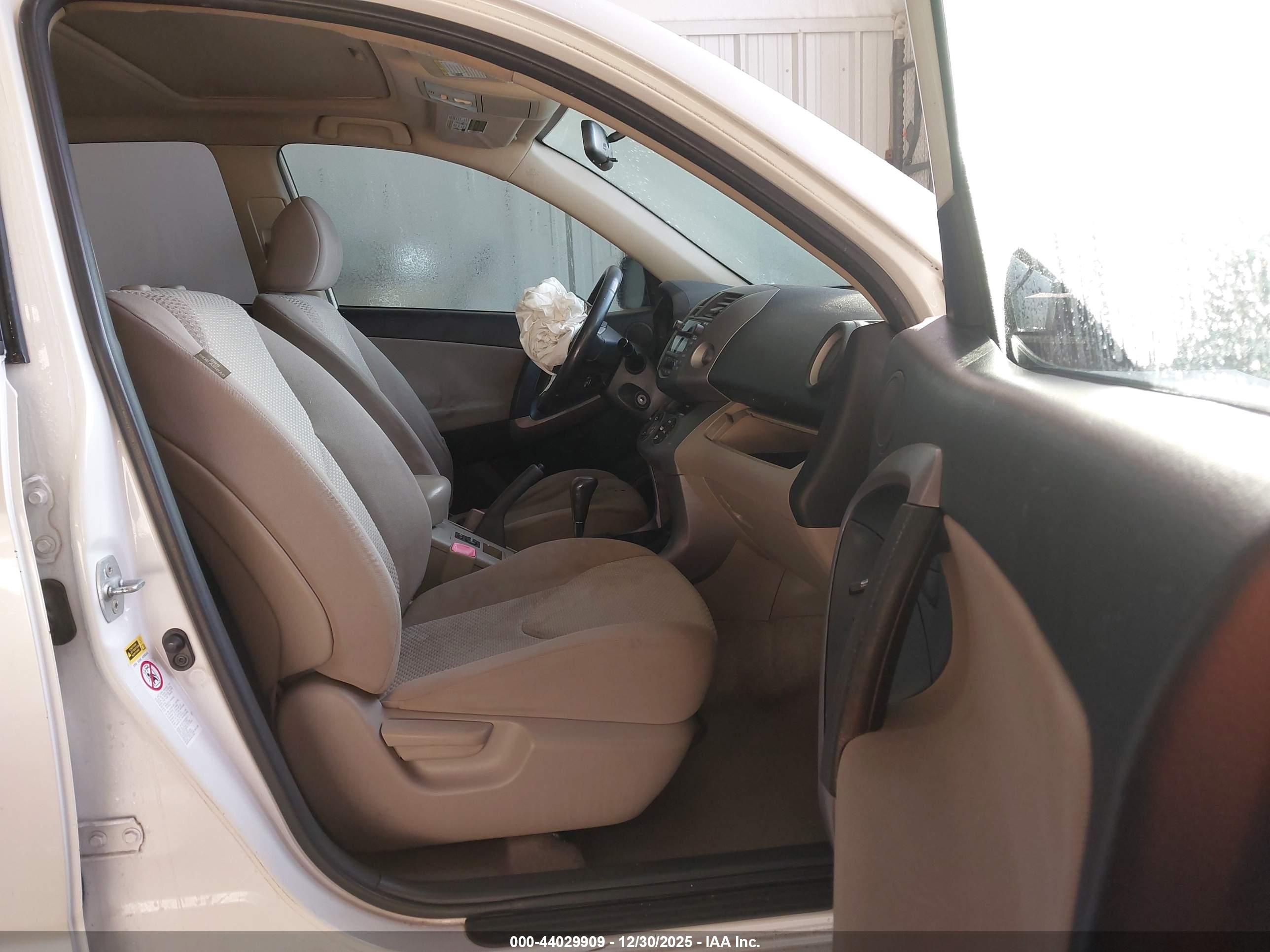 TOYOTA RAV4 image 5