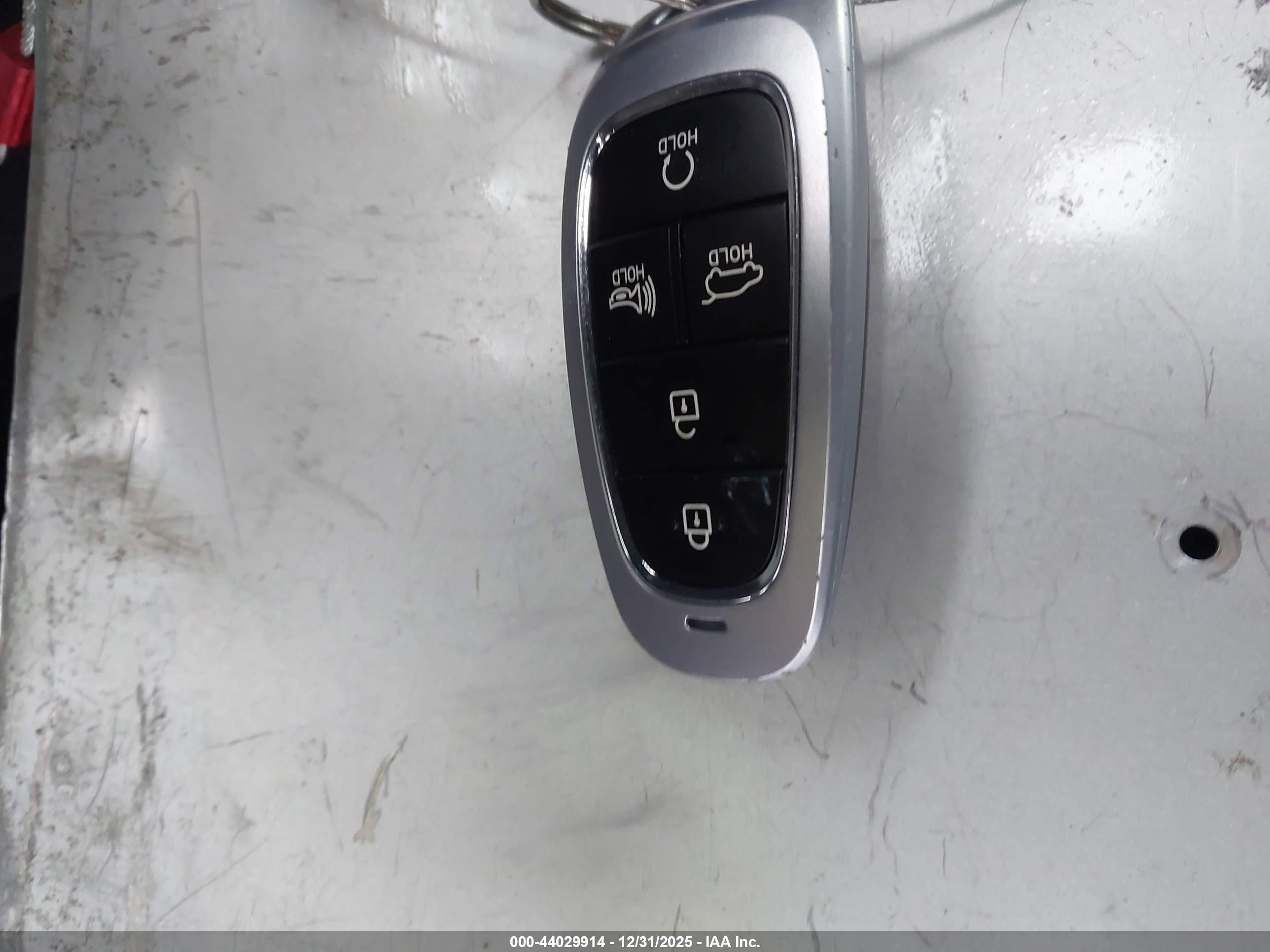 HYUNDAI TUCSON image 11