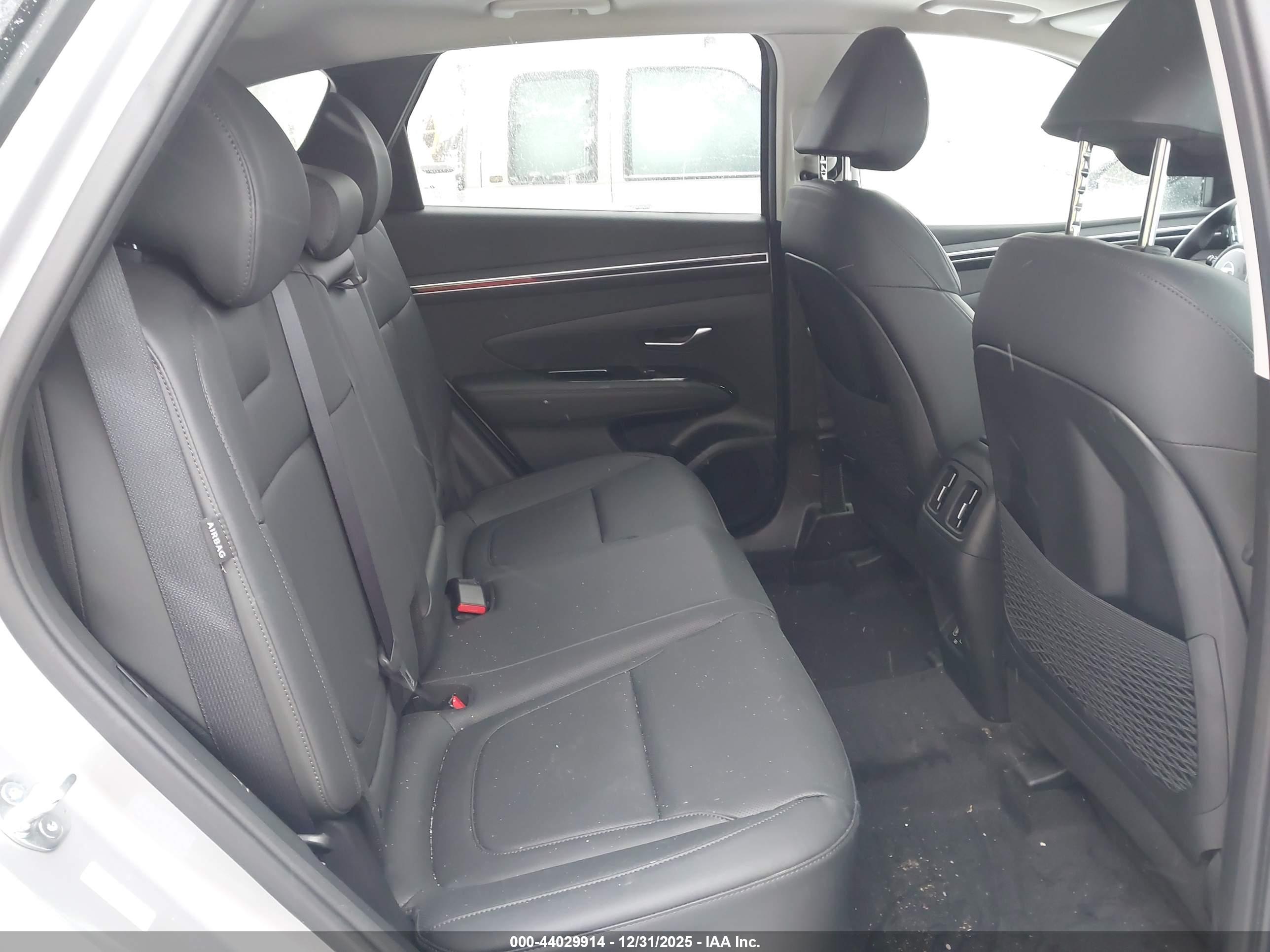 HYUNDAI TUCSON image 8