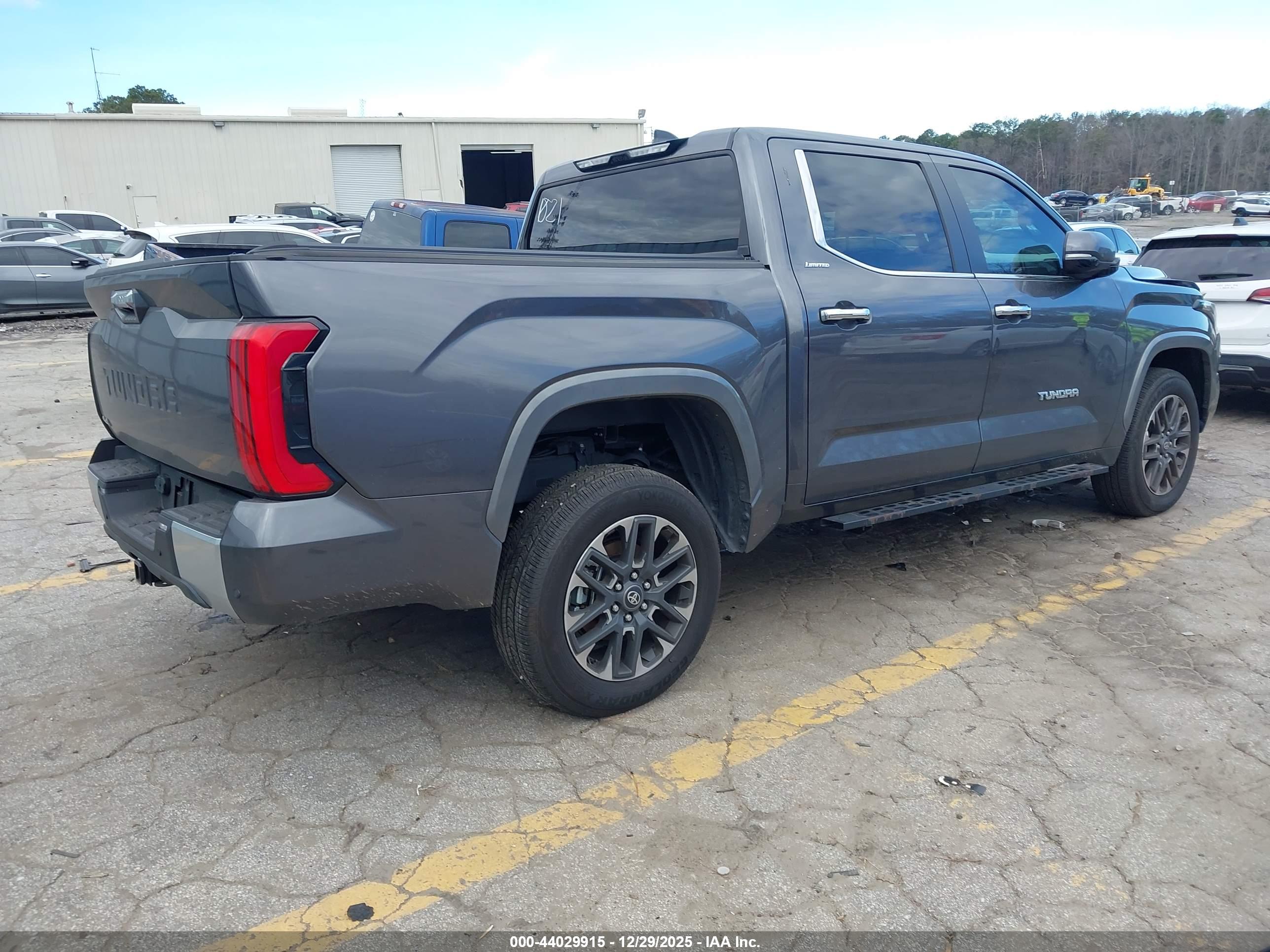 TOYOTA TUNDRA image 4