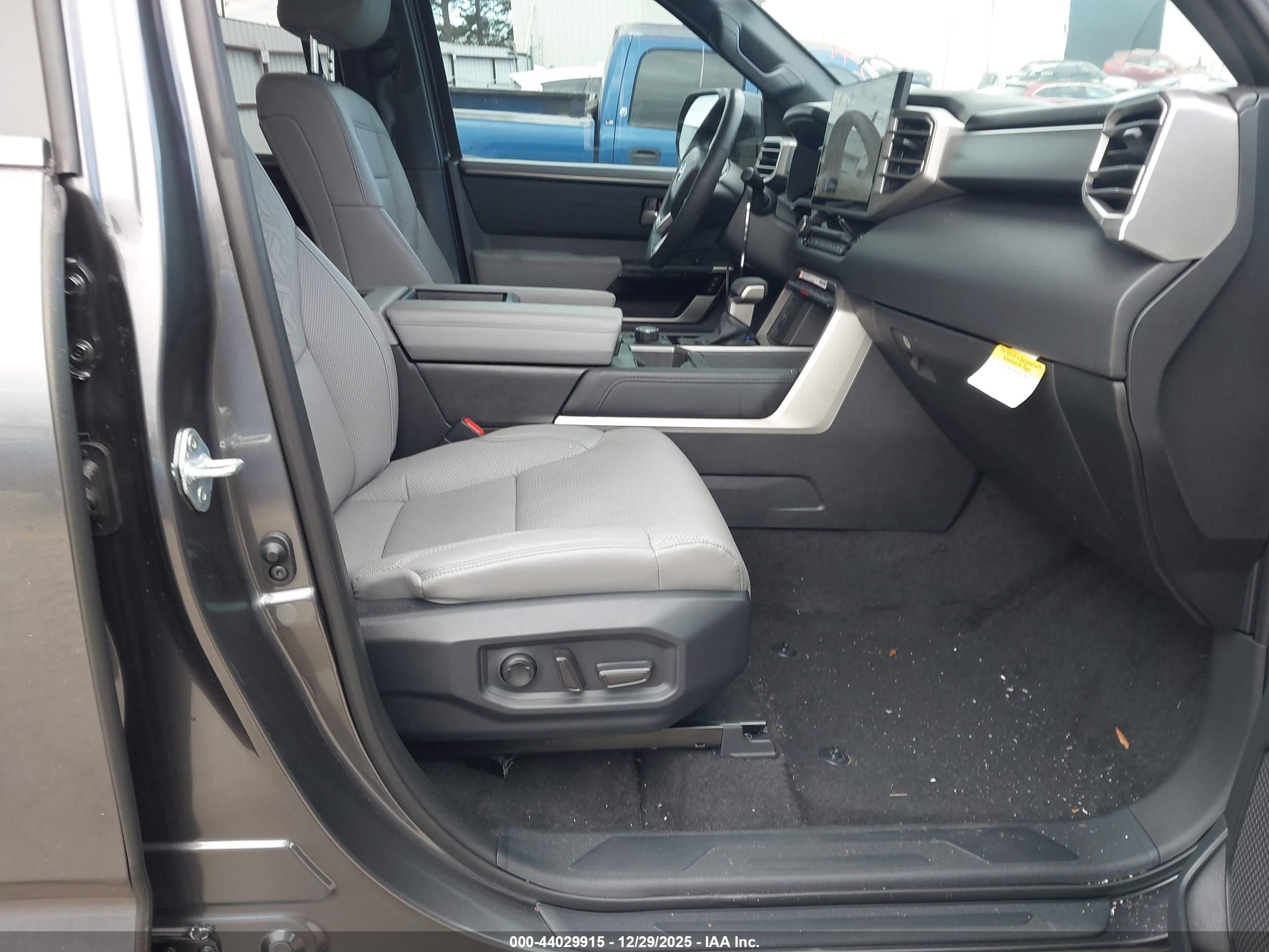 TOYOTA TUNDRA image 5