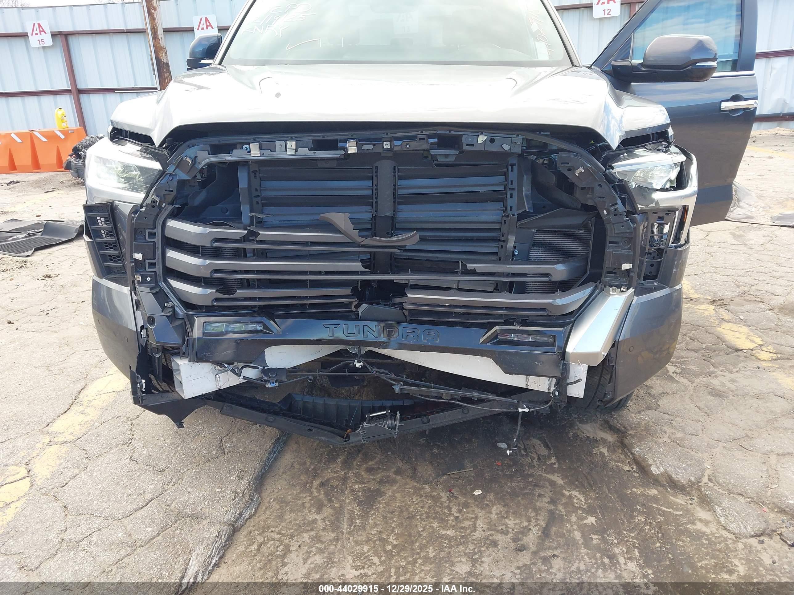 TOYOTA TUNDRA image 6