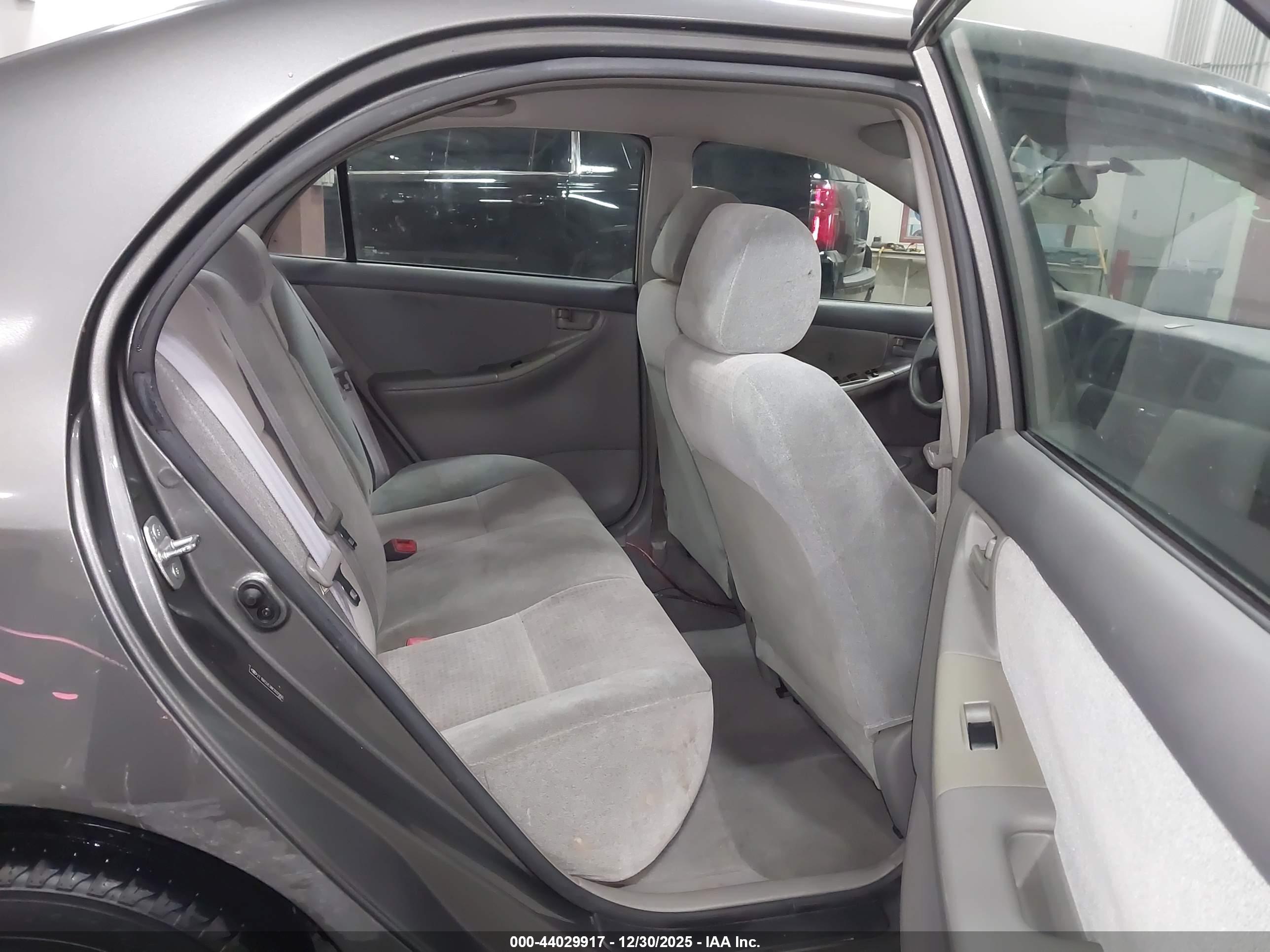 TOYOTA COROLLA image 8
