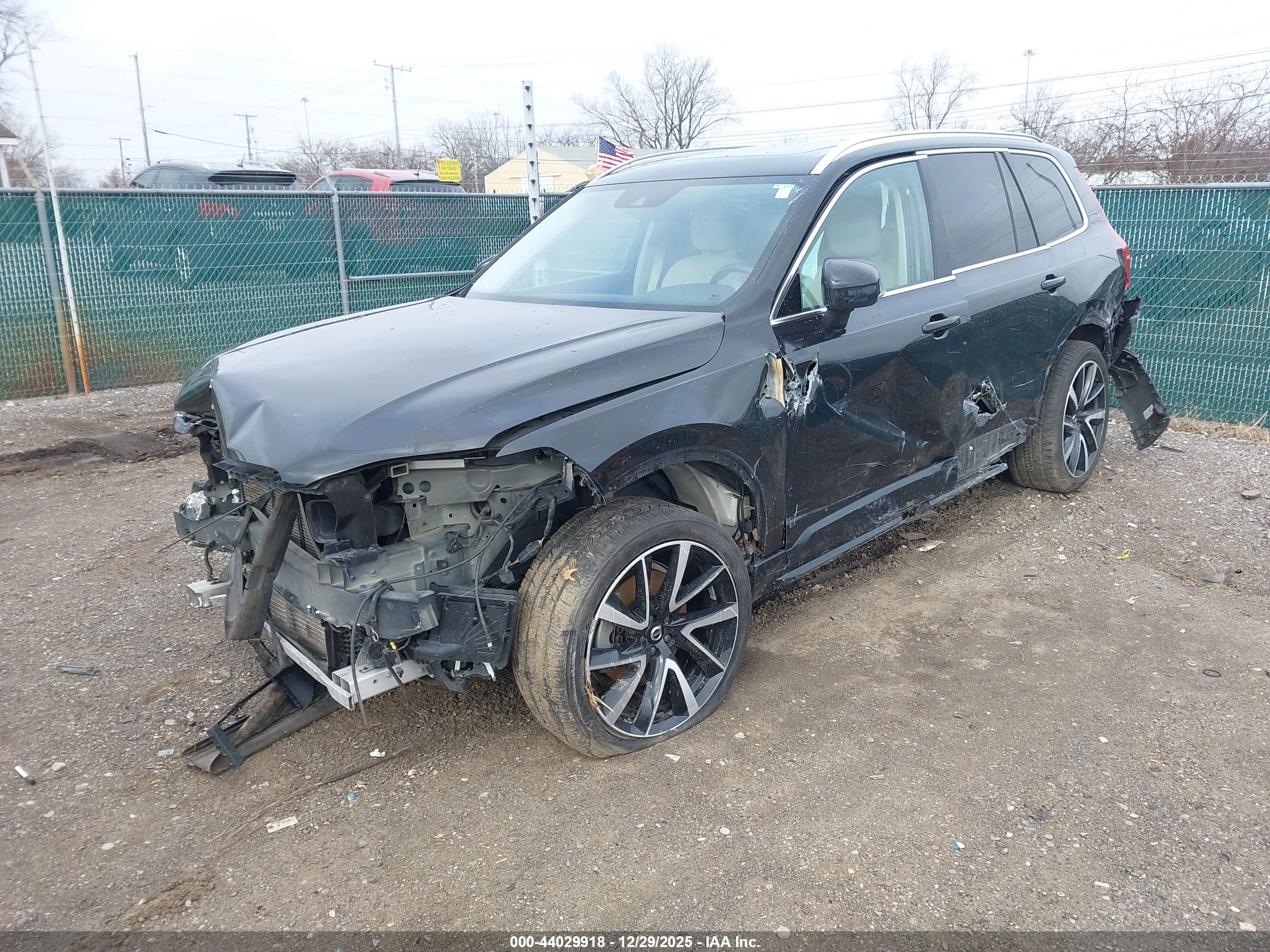 VOLVO XC90 image 2