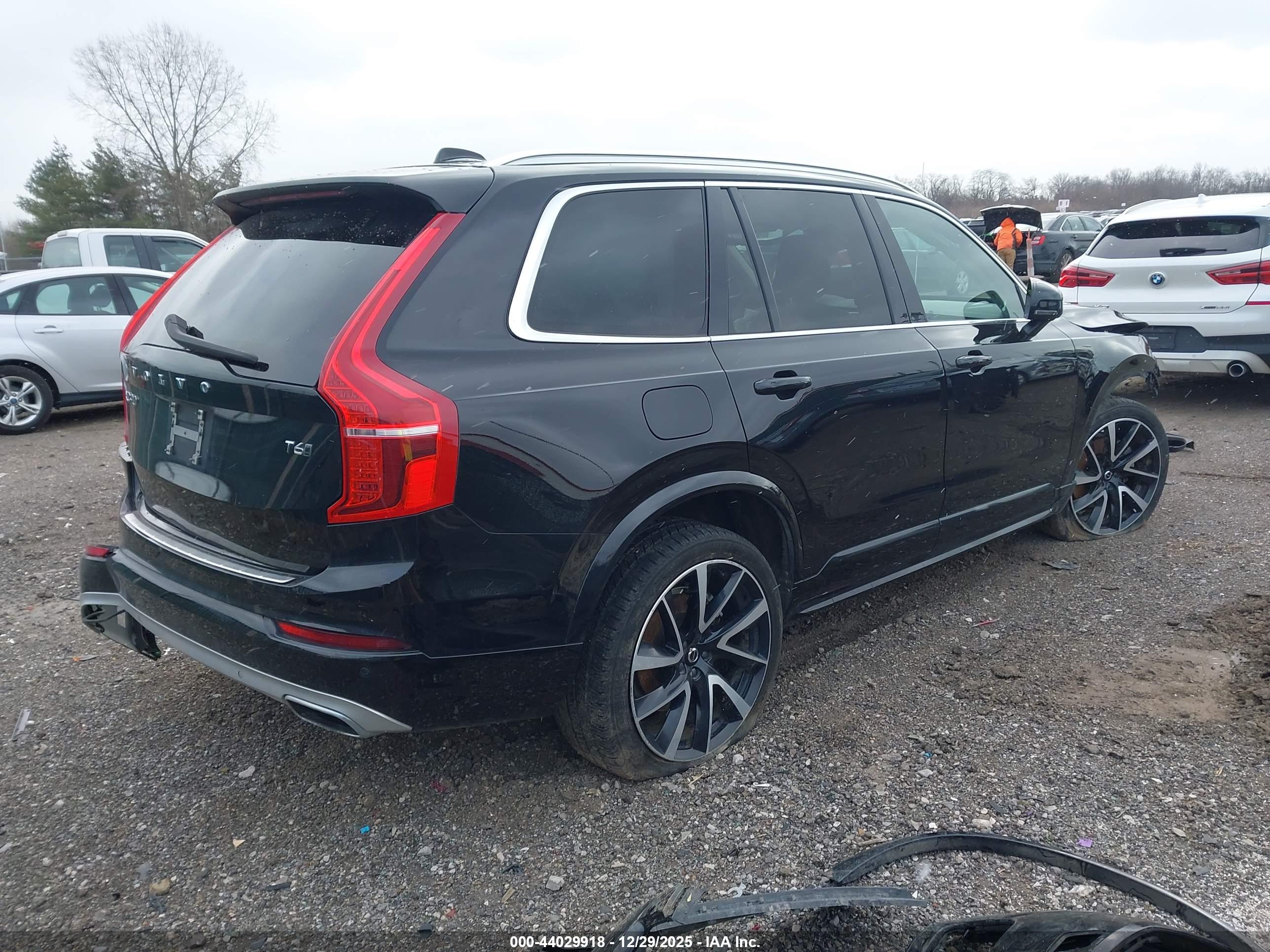 VOLVO XC90 image 4