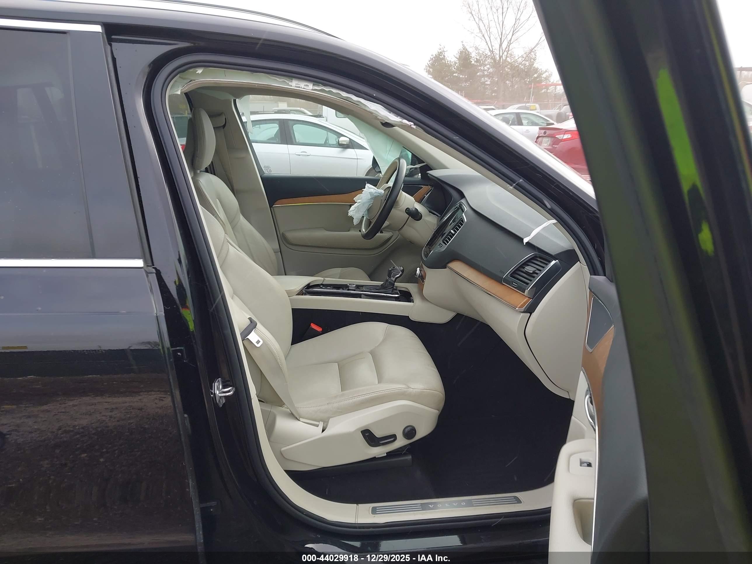 VOLVO XC90 image 5
