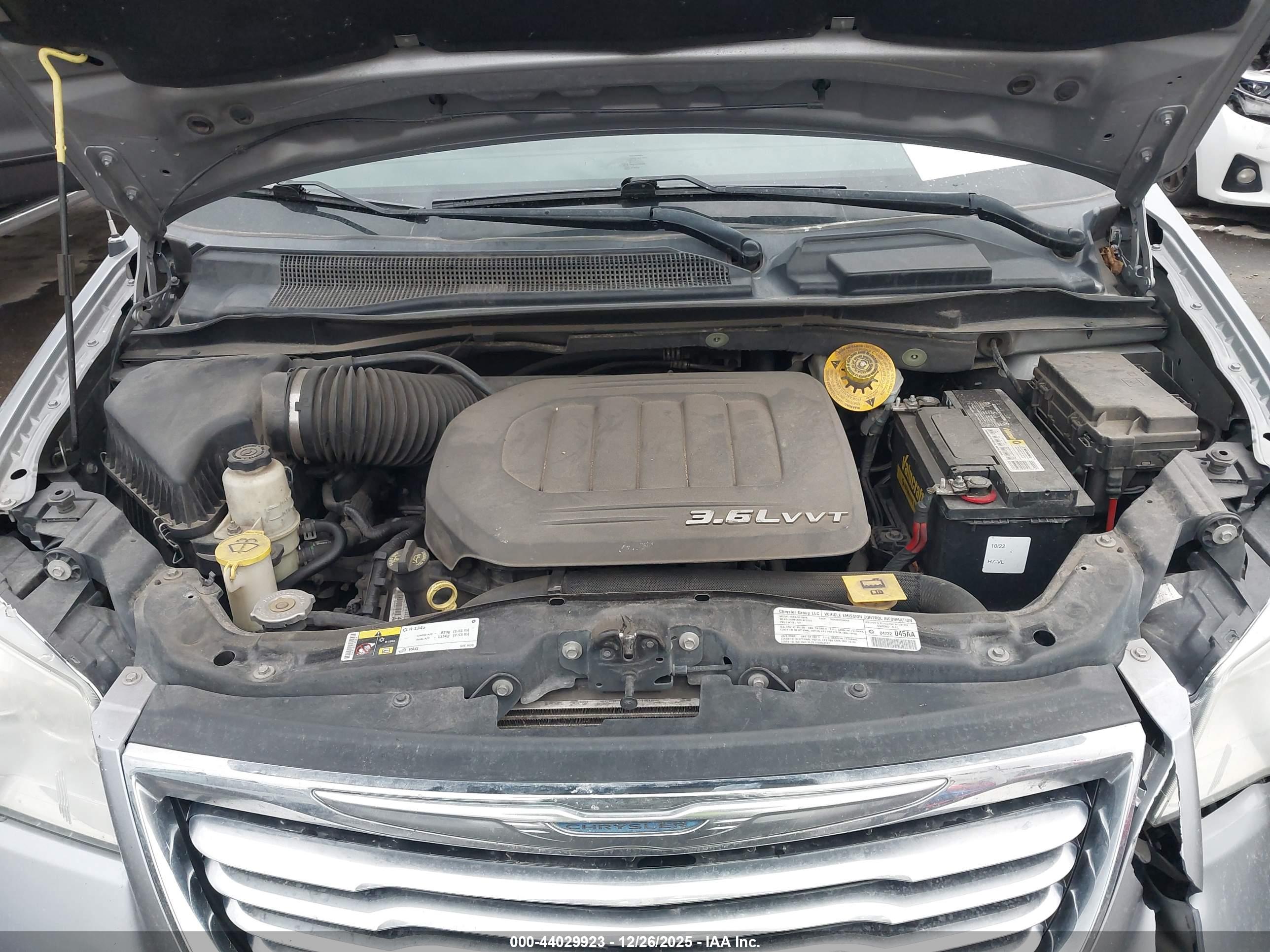 CHRYSLER TOWN image 10
