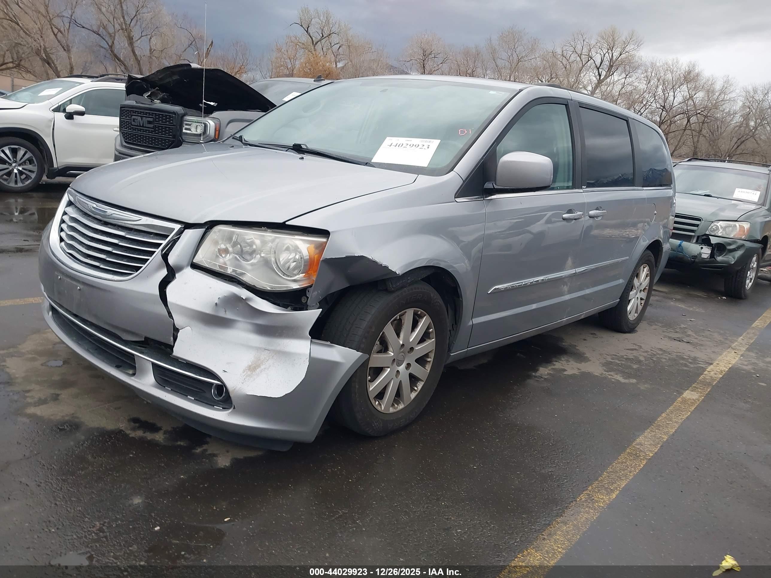 CHRYSLER TOWN image 2