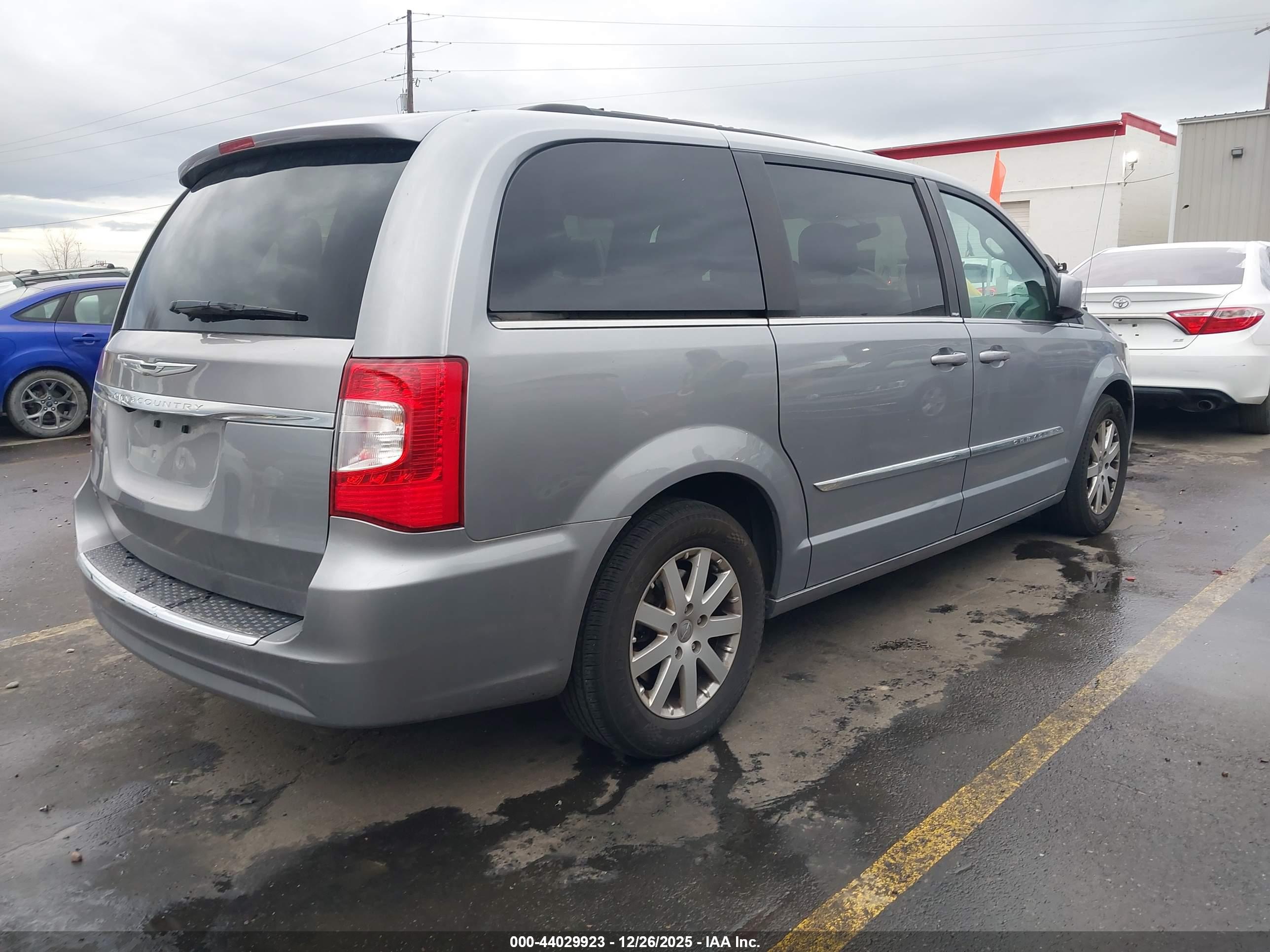 CHRYSLER TOWN image 4