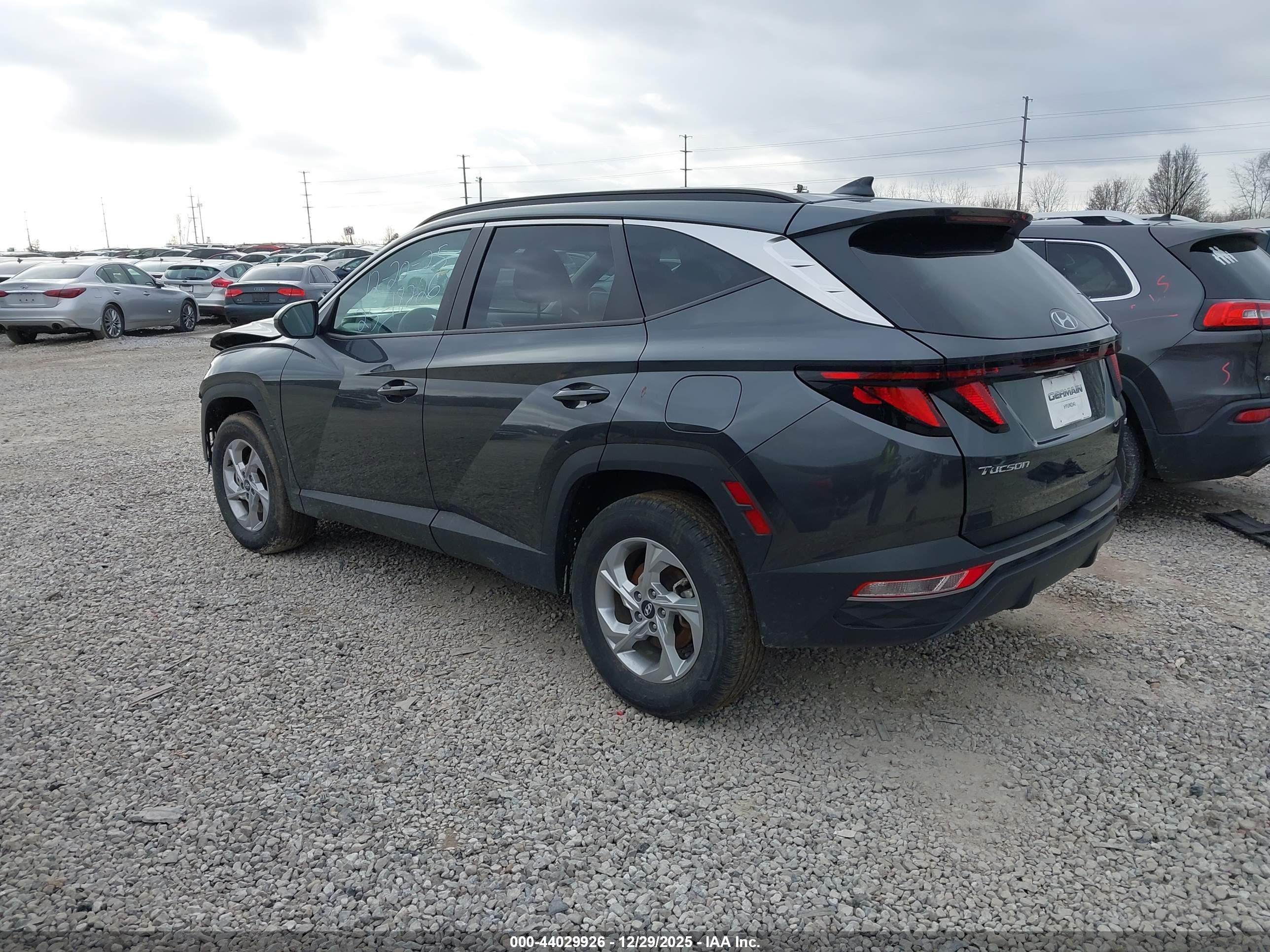 HYUNDAI TUCSON image 3
