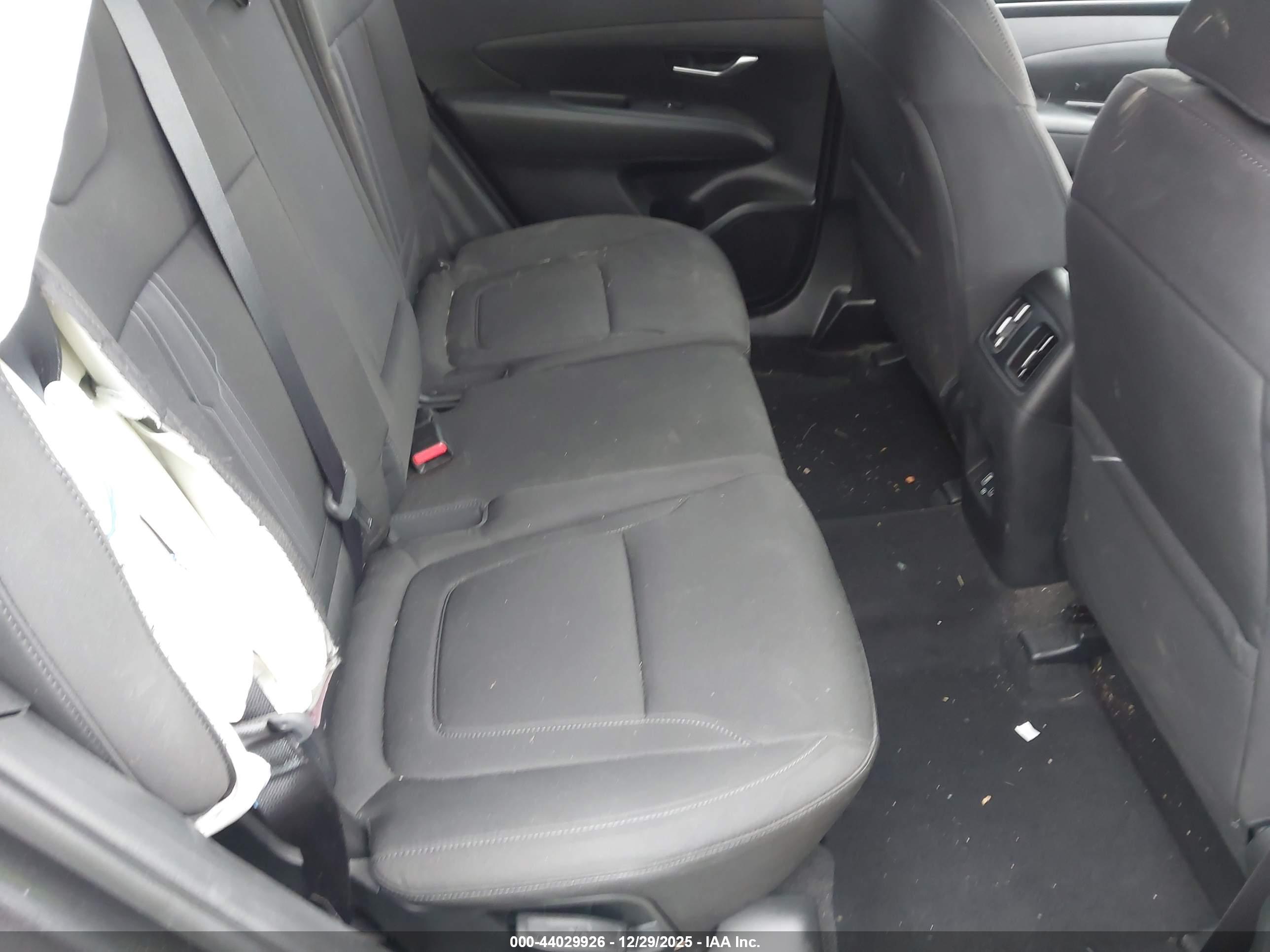 HYUNDAI TUCSON image 8