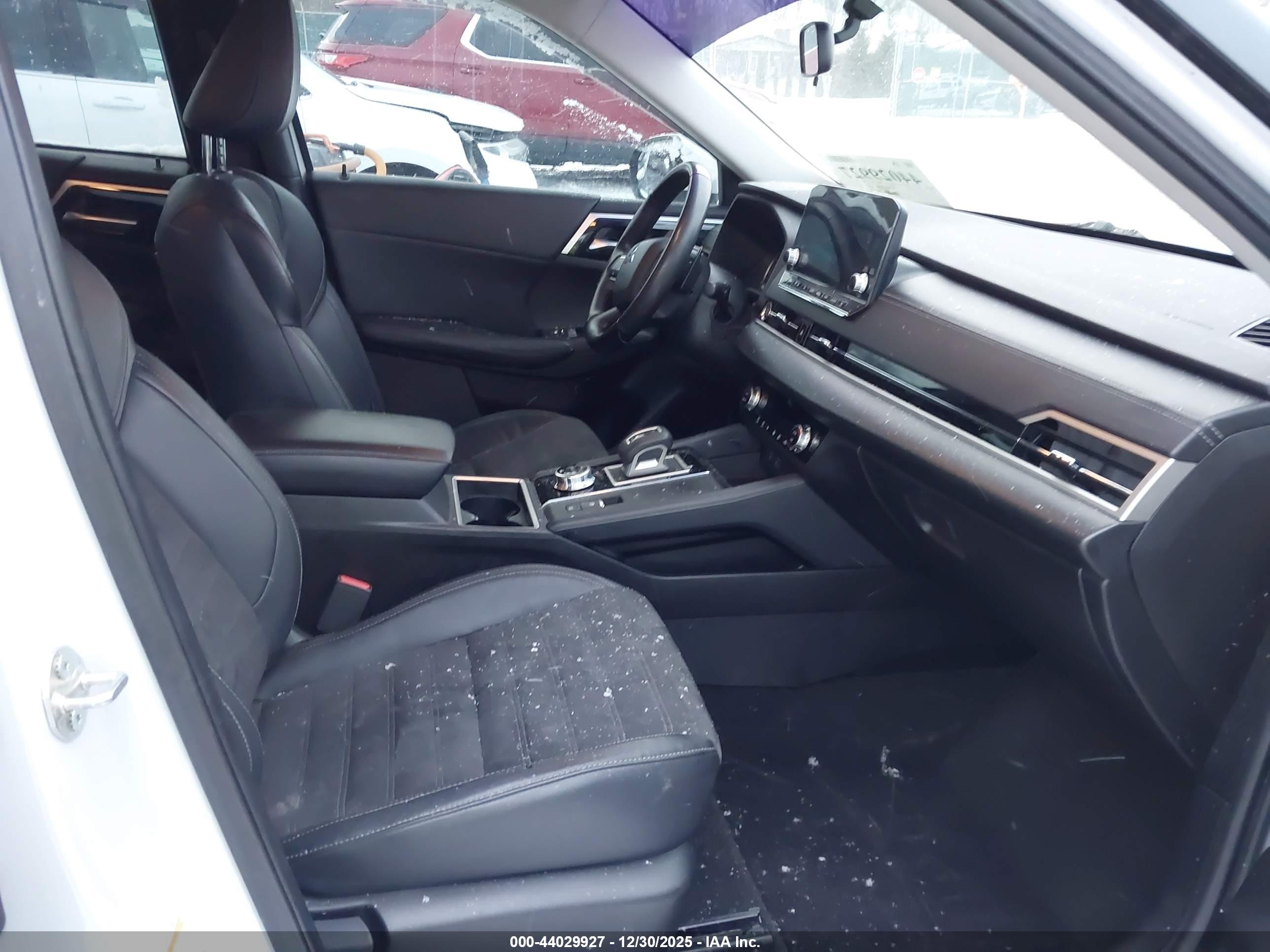 MITSUBISHI OUTLANDER image 5