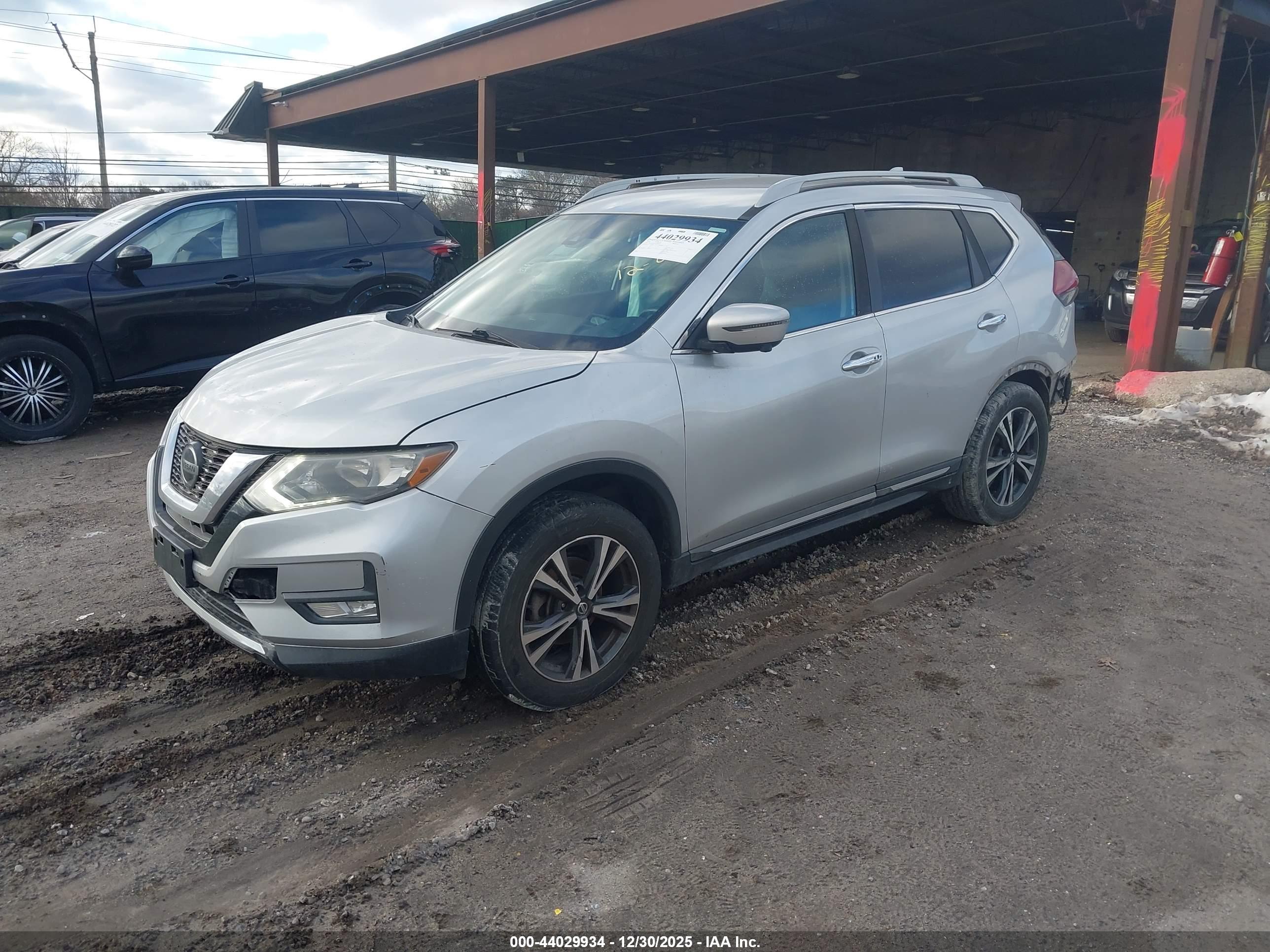 NISSAN ROGUE image 2