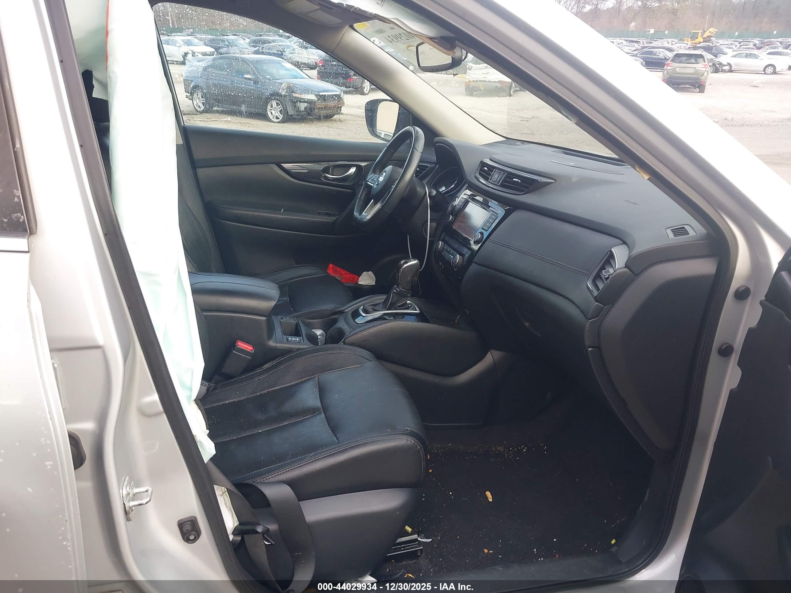 NISSAN ROGUE image 5