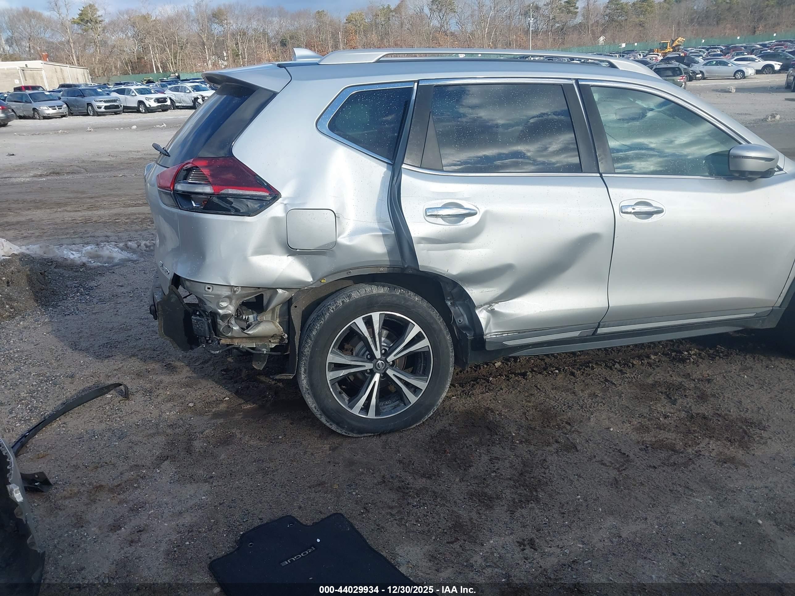 NISSAN ROGUE image 6