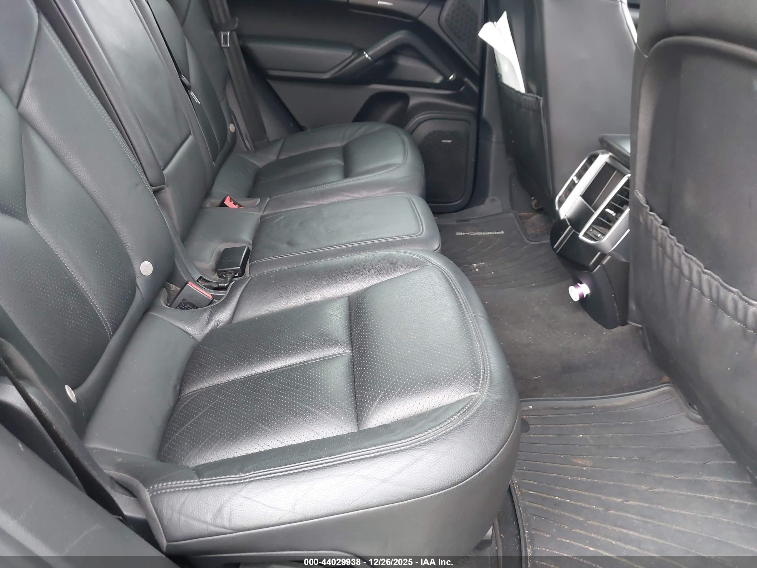 PORSCHE CAYENNE image 8