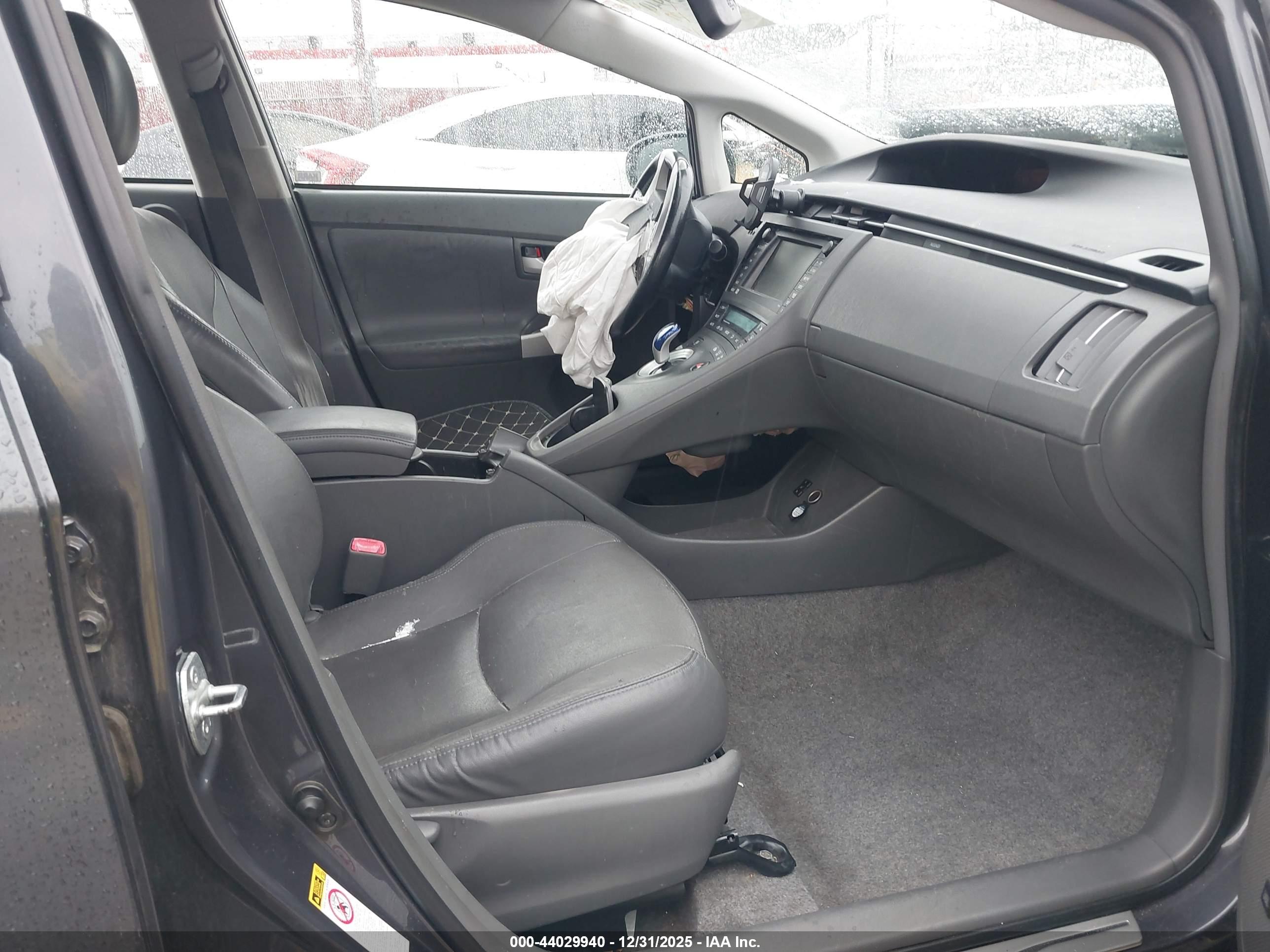 TOYOTA PRIUS image 5