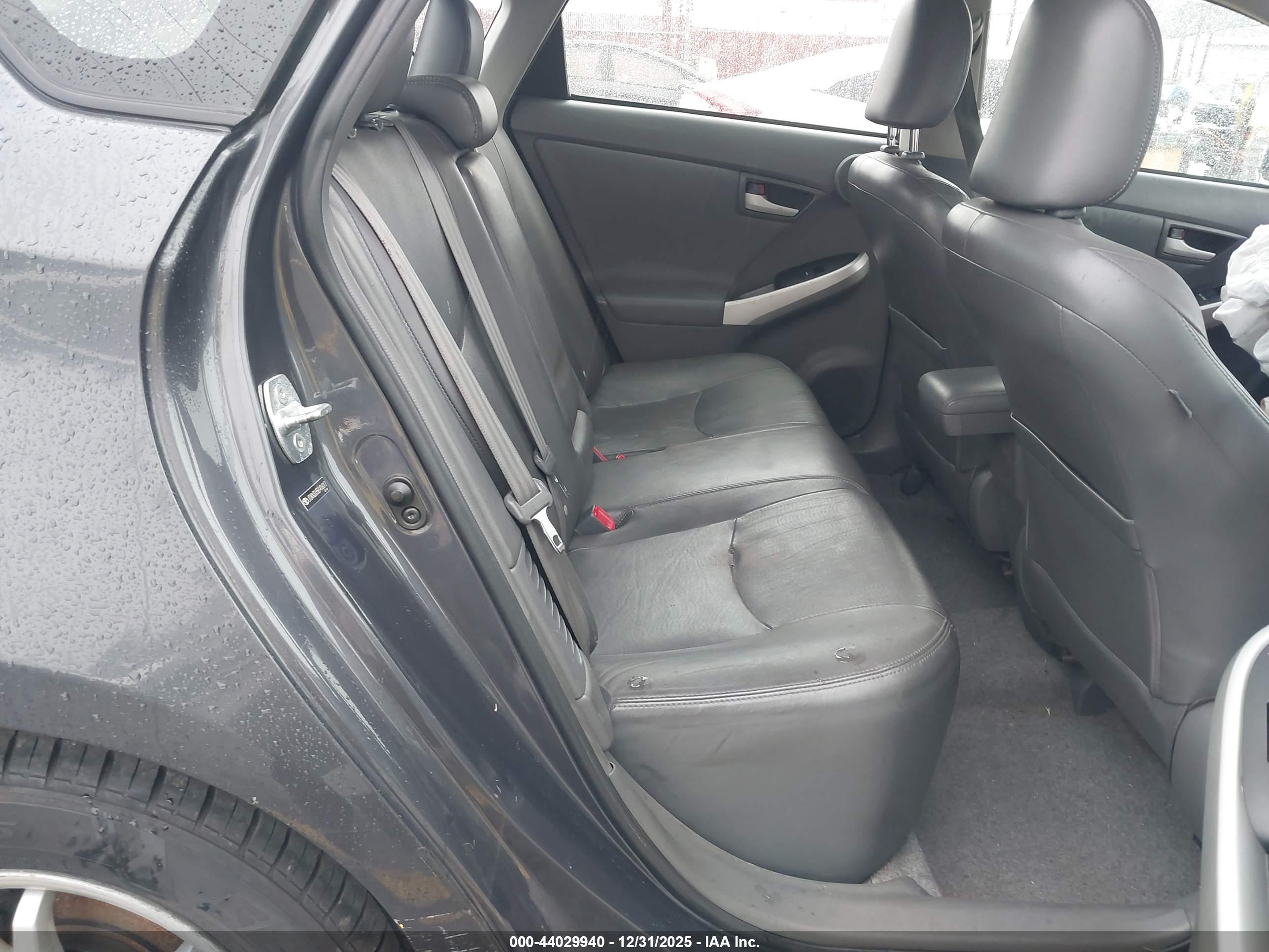 TOYOTA PRIUS image 8