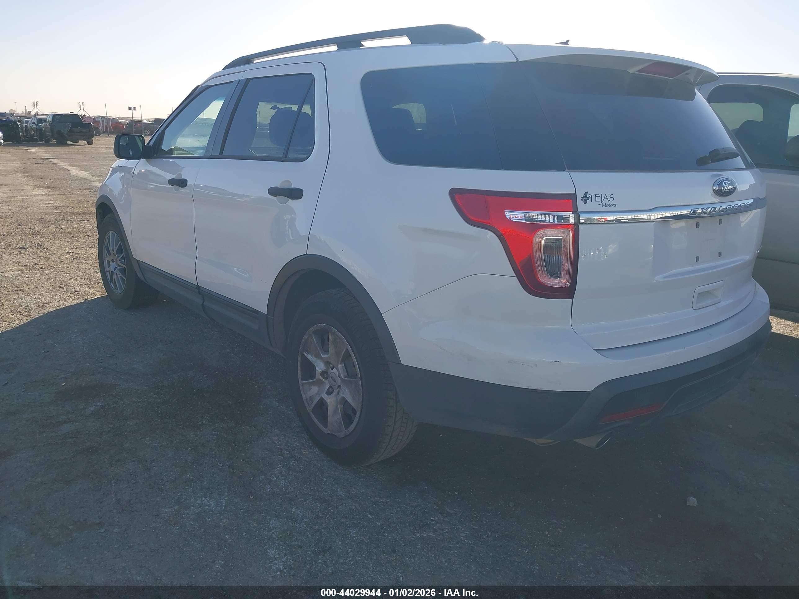 FORD EXPLORER image 3