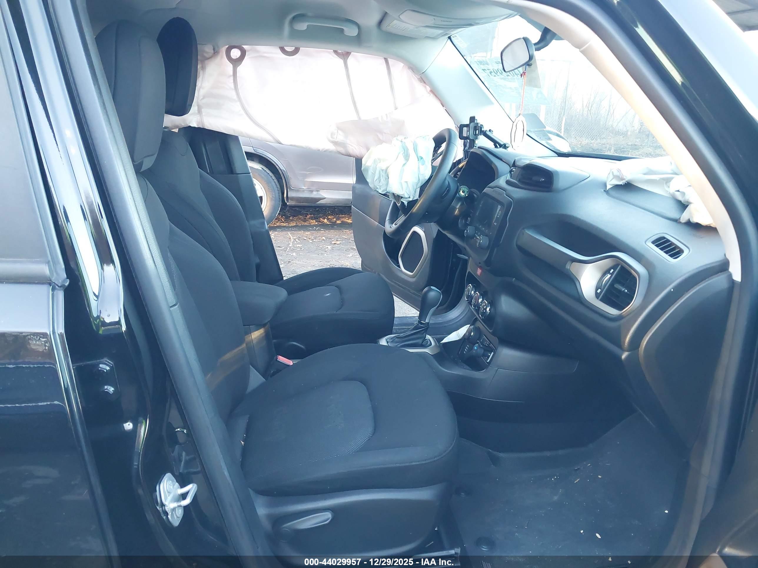JEEP RENEGADE image 5