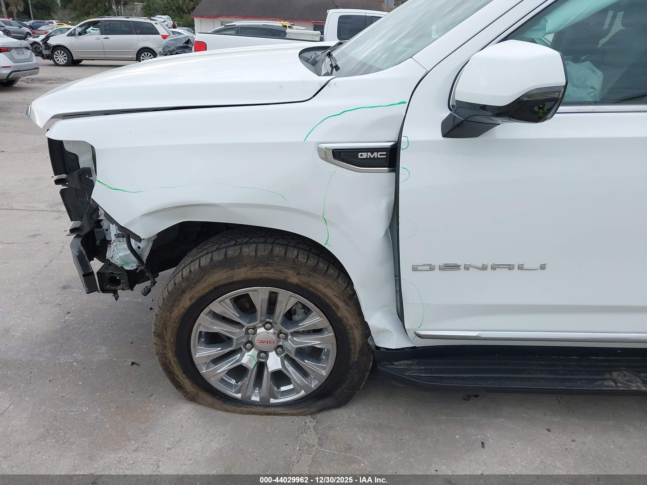 GMC YUKON image 6
