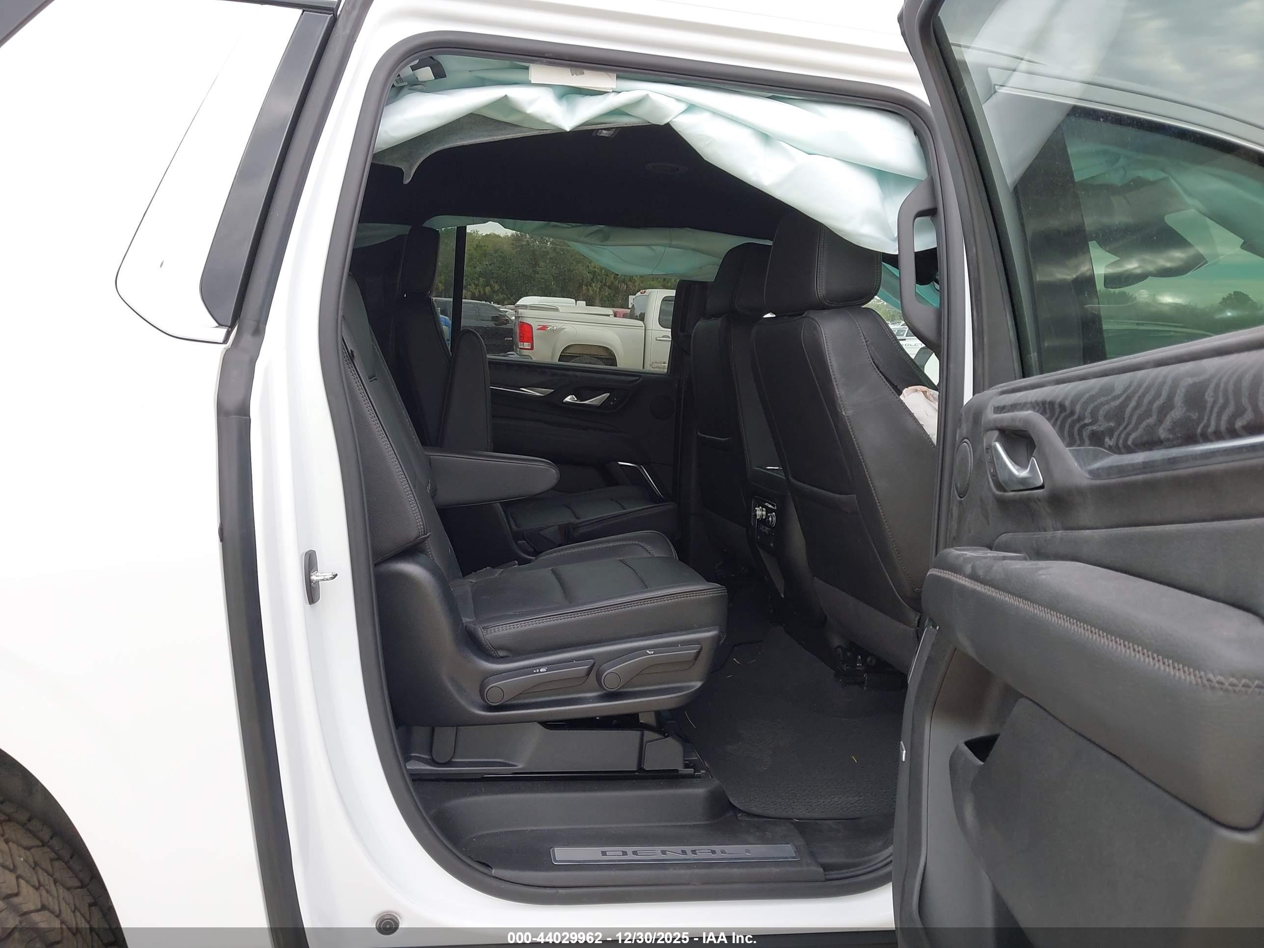 GMC YUKON image 8