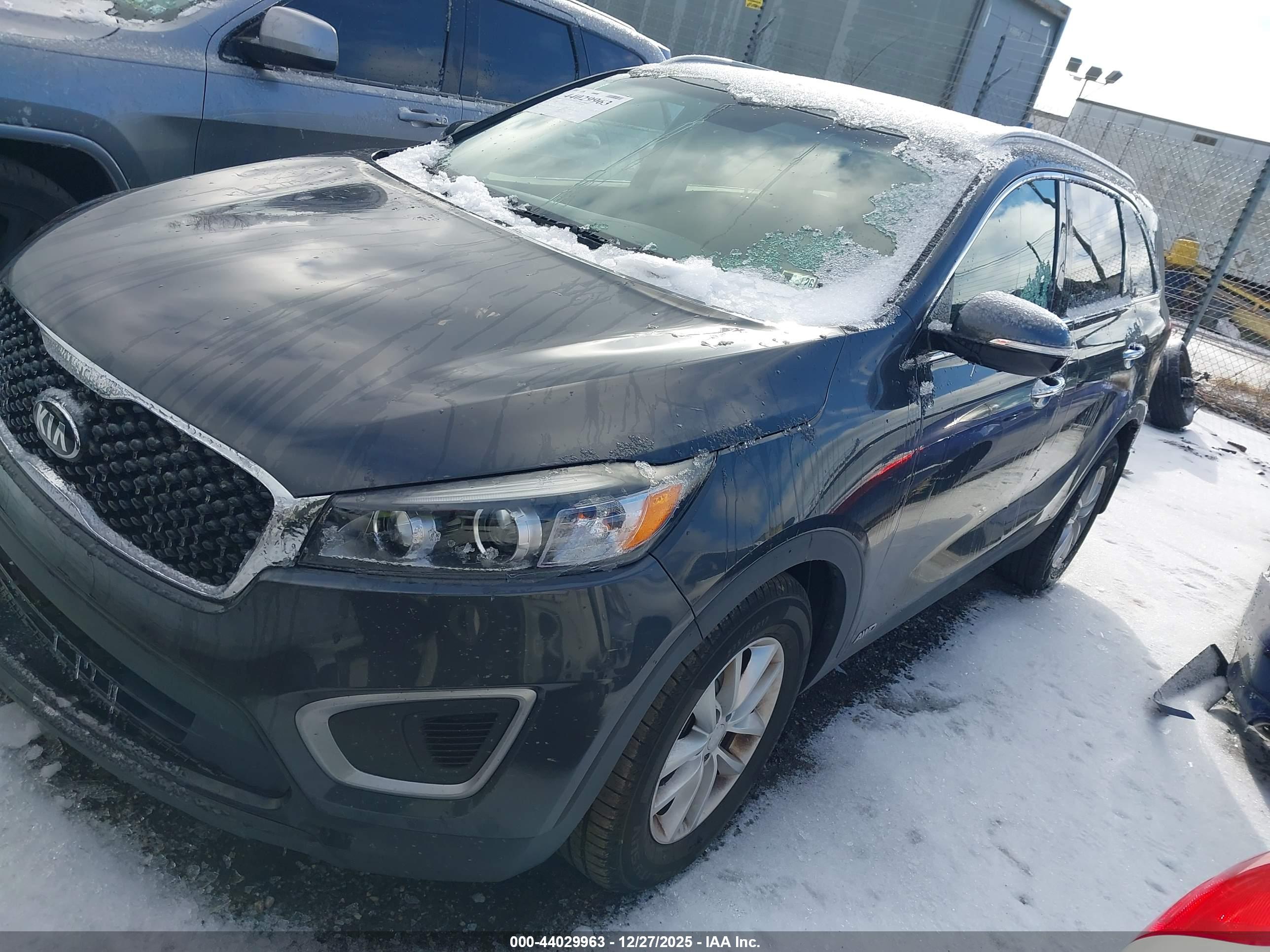 KIA SORENTO image 2